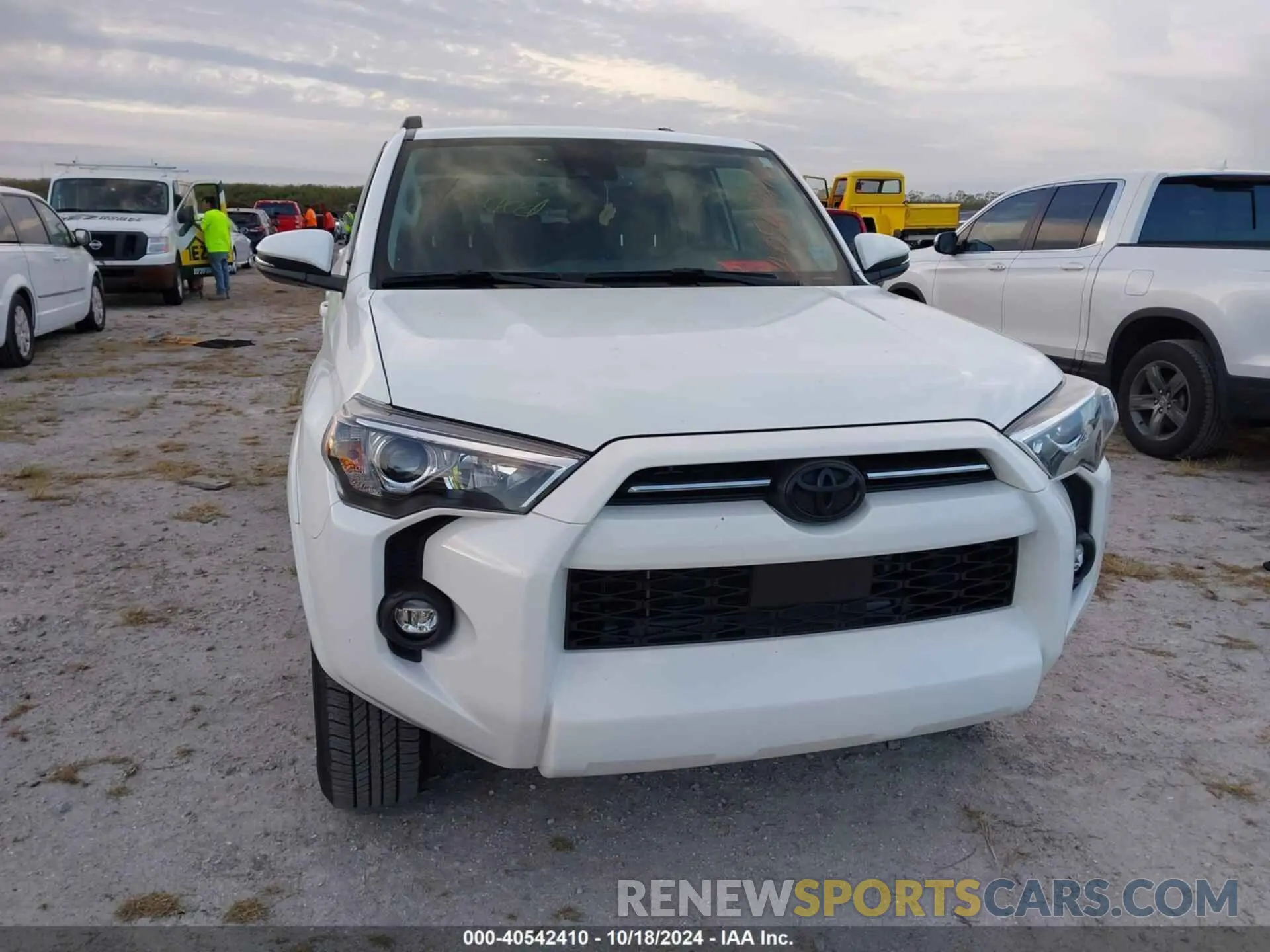 12 Photograph of a damaged car JTEFU5JR5N5276236 TOYOTA 4RUNNER 2022
