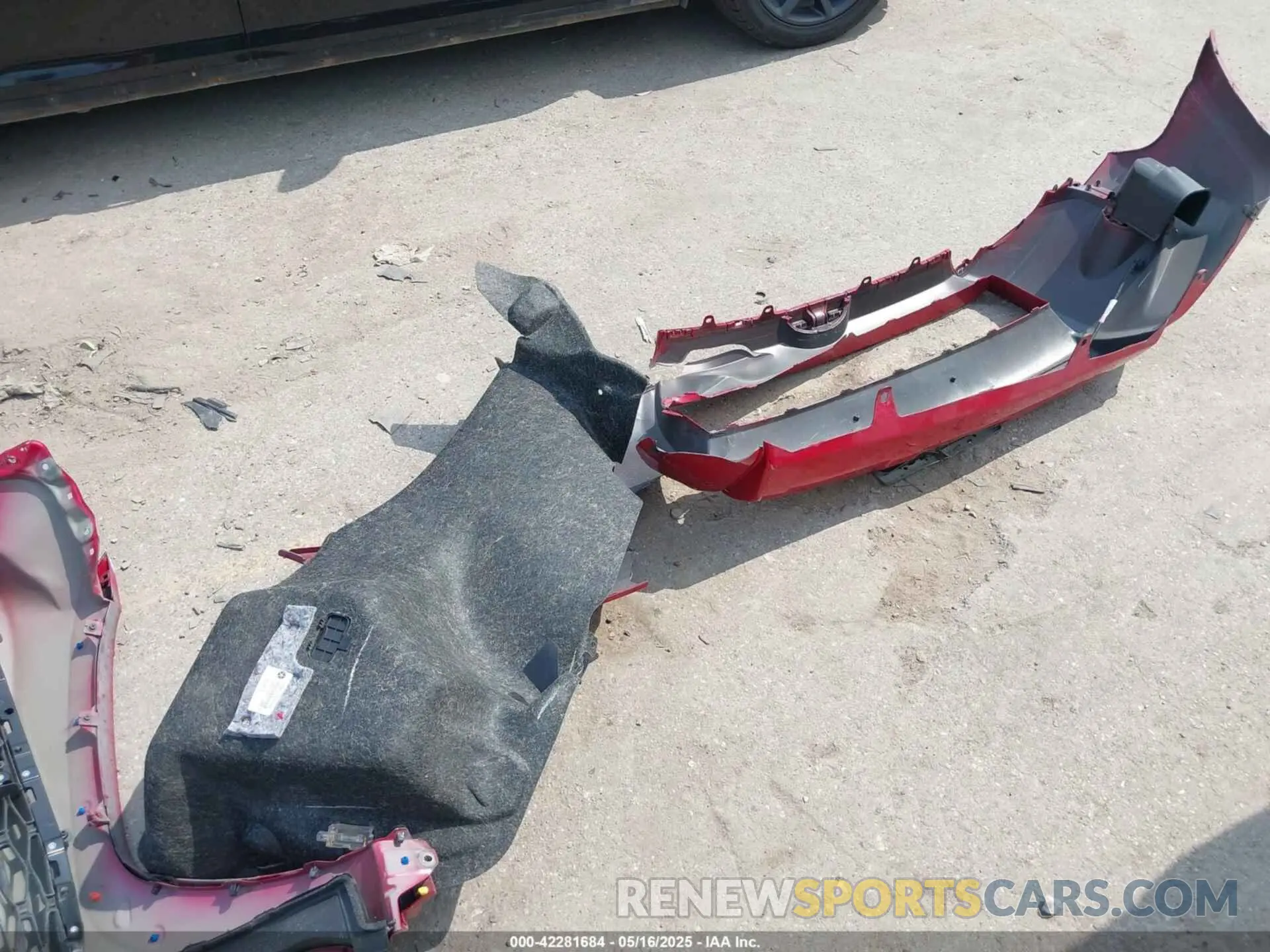 12 Photograph of a damaged car JTEFU5JR6N5256190 TOYOTA 4RUNNER 2022