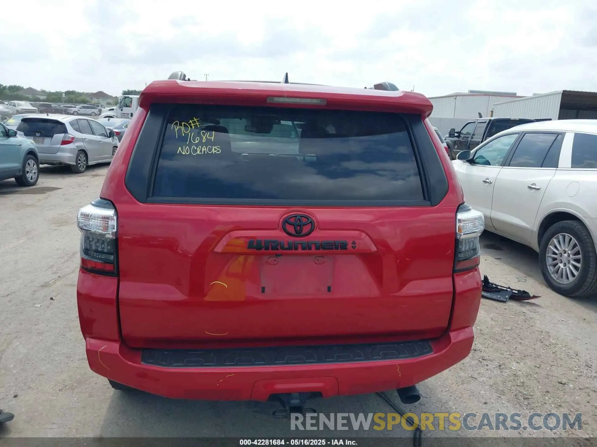 17 Photograph of a damaged car JTEFU5JR6N5256190 TOYOTA 4RUNNER 2022