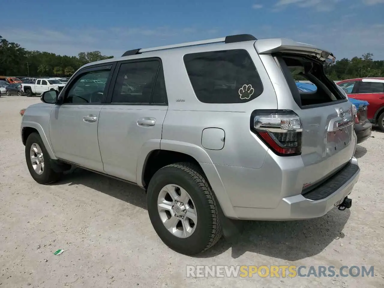 2 Photograph of a damaged car JTEFU5JR6N5268856 TOYOTA 4RUNNER 2022