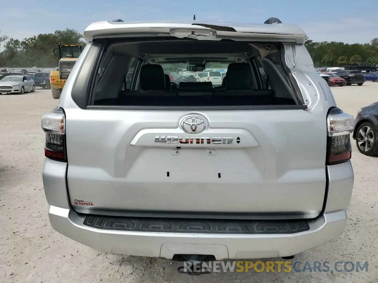 6 Photograph of a damaged car JTEFU5JR6N5268856 TOYOTA 4RUNNER 2022
