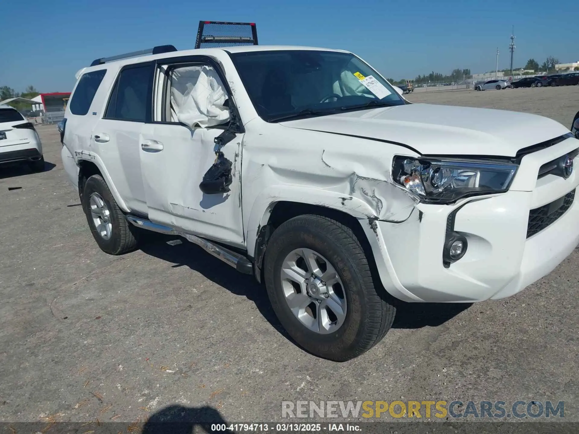 1 Photograph of a damaged car JTEFU5JR7N5256716 TOYOTA 4RUNNER 2022