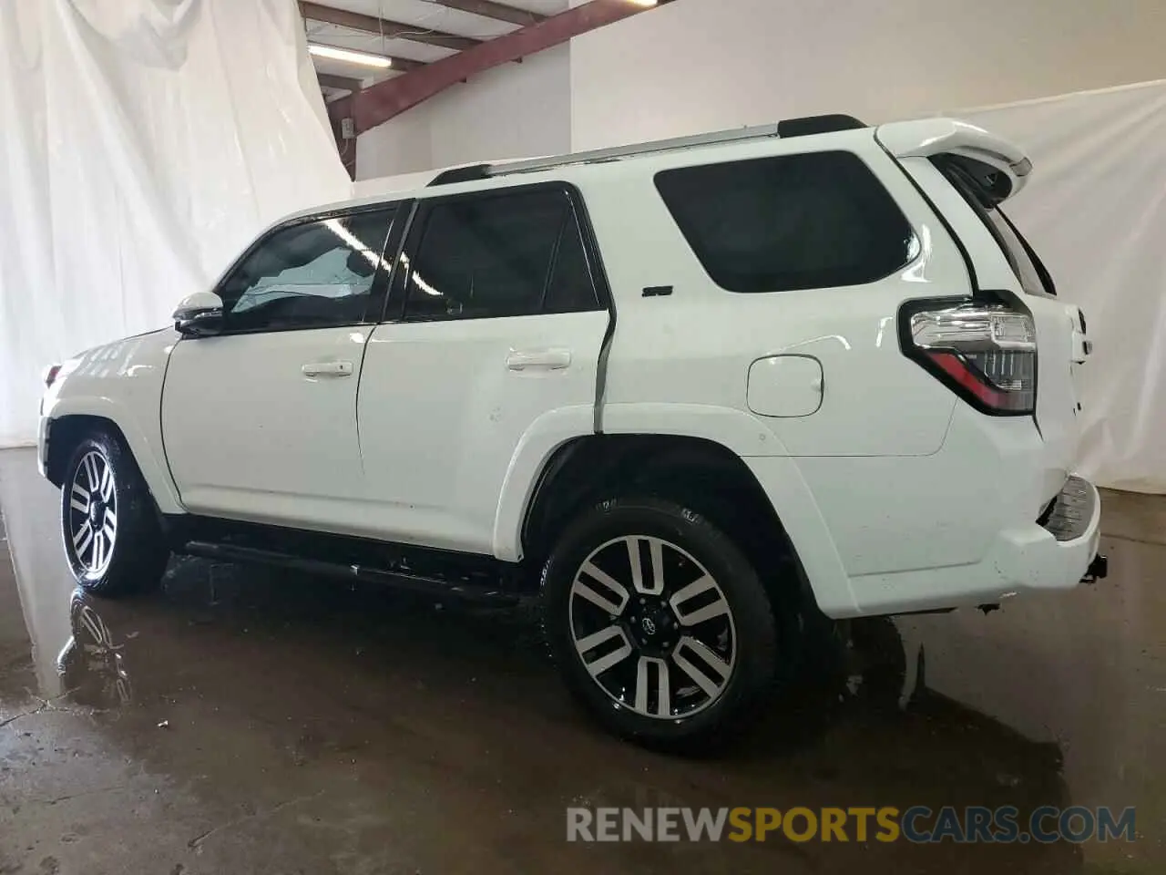 2 Photograph of a damaged car JTEFU5JR8N5270883 TOYOTA 4RUNNER 2022