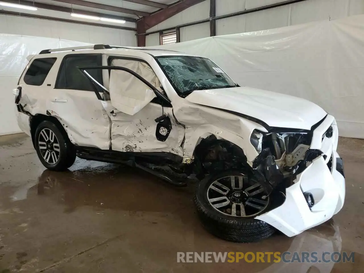 4 Photograph of a damaged car JTEFU5JR8N5270883 TOYOTA 4RUNNER 2022
