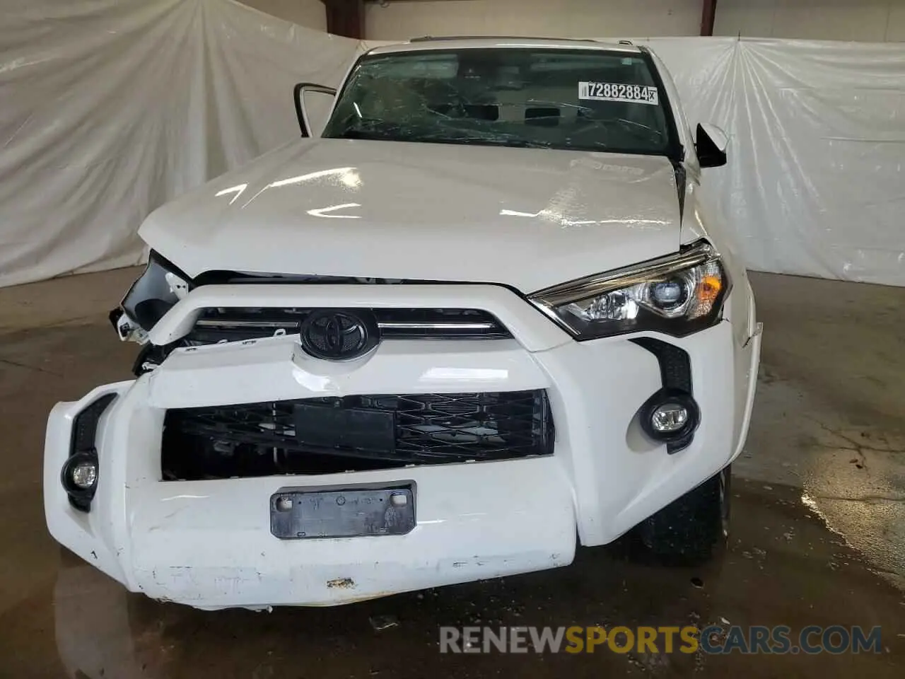5 Photograph of a damaged car JTEFU5JR8N5270883 TOYOTA 4RUNNER 2022