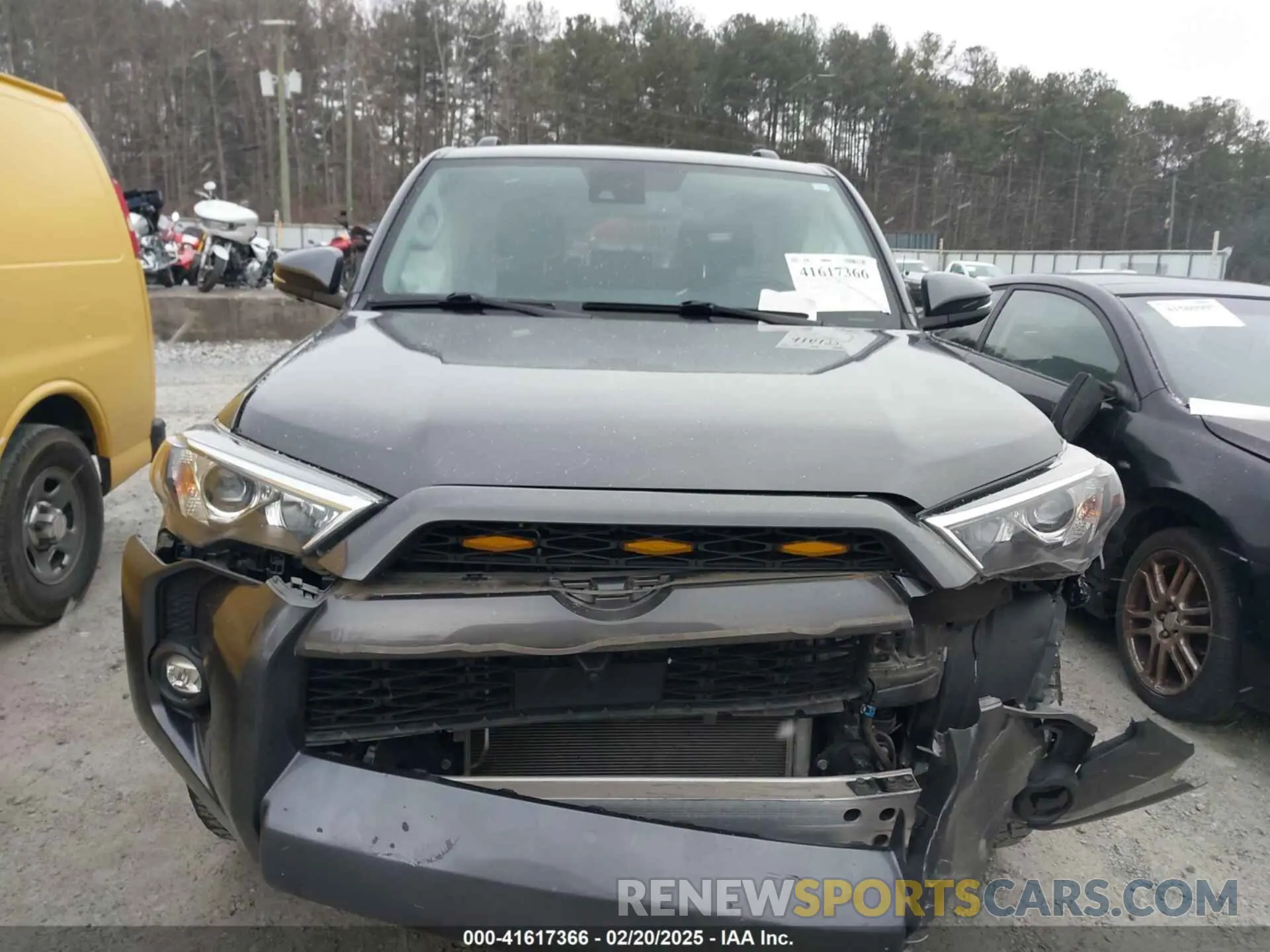 12 Photograph of a damaged car JTEFU5JRXN5276202 TOYOTA 4RUNNER 2022