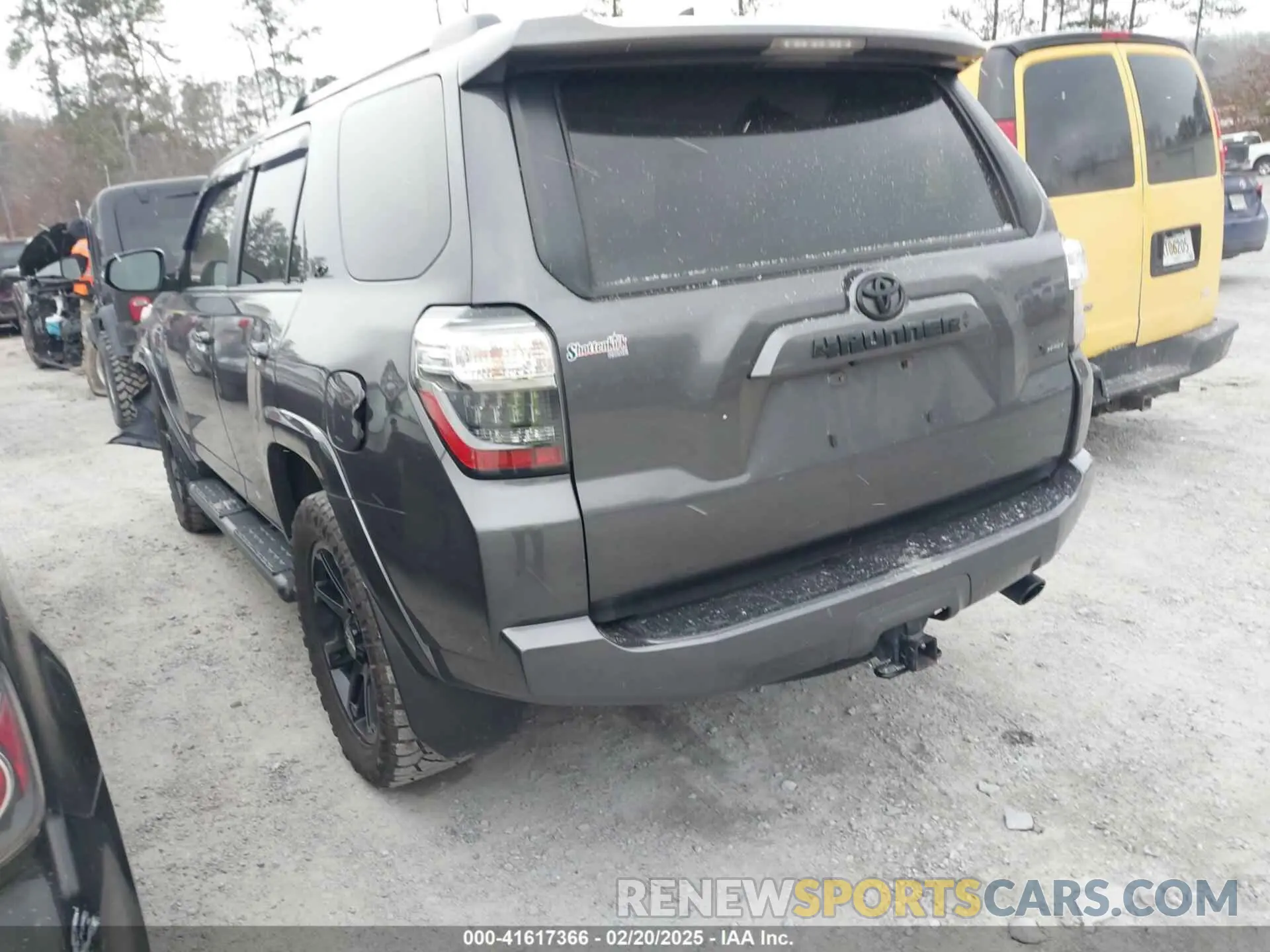 3 Photograph of a damaged car JTEFU5JRXN5276202 TOYOTA 4RUNNER 2022