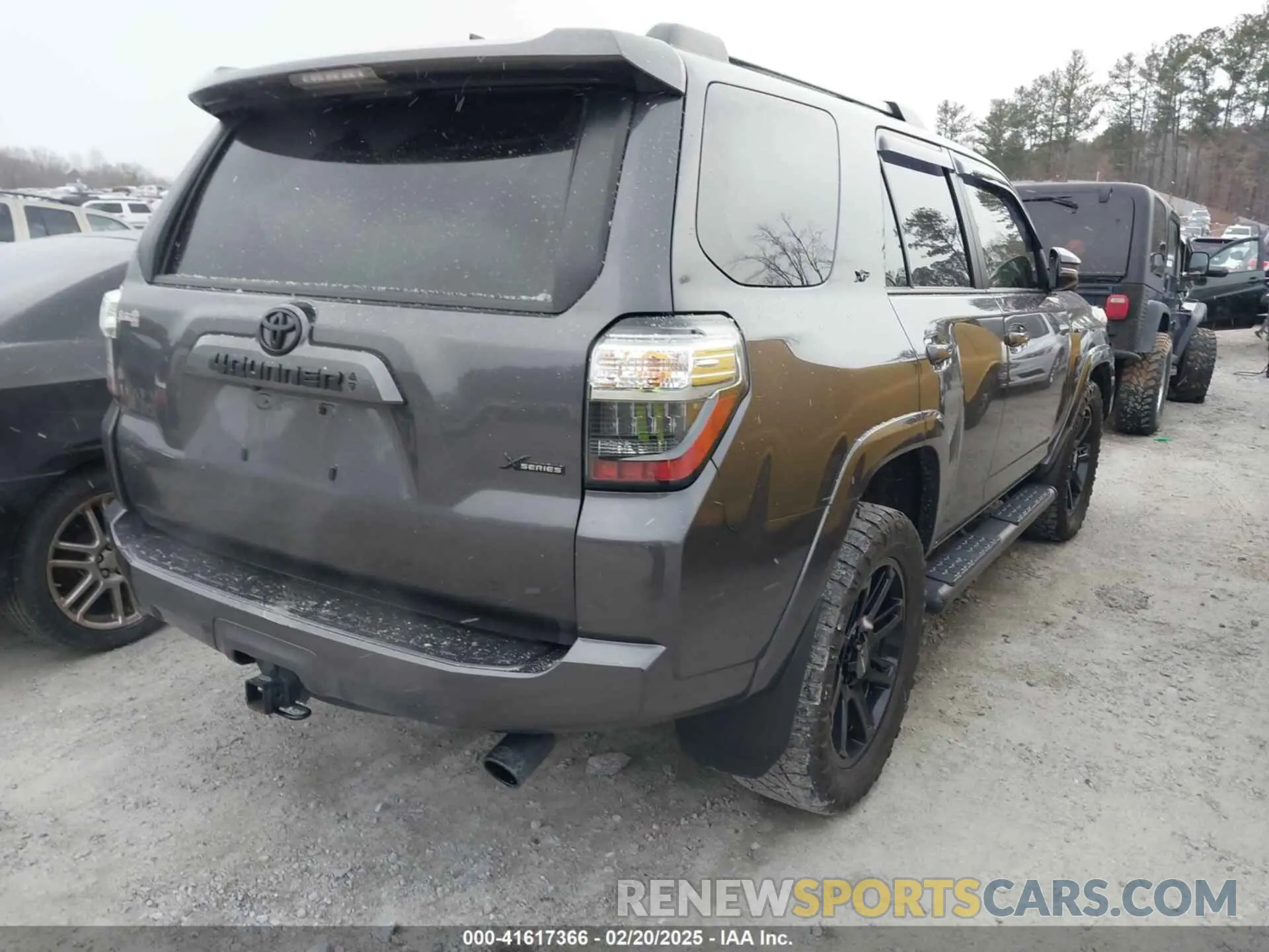 4 Photograph of a damaged car JTEFU5JRXN5276202 TOYOTA 4RUNNER 2022