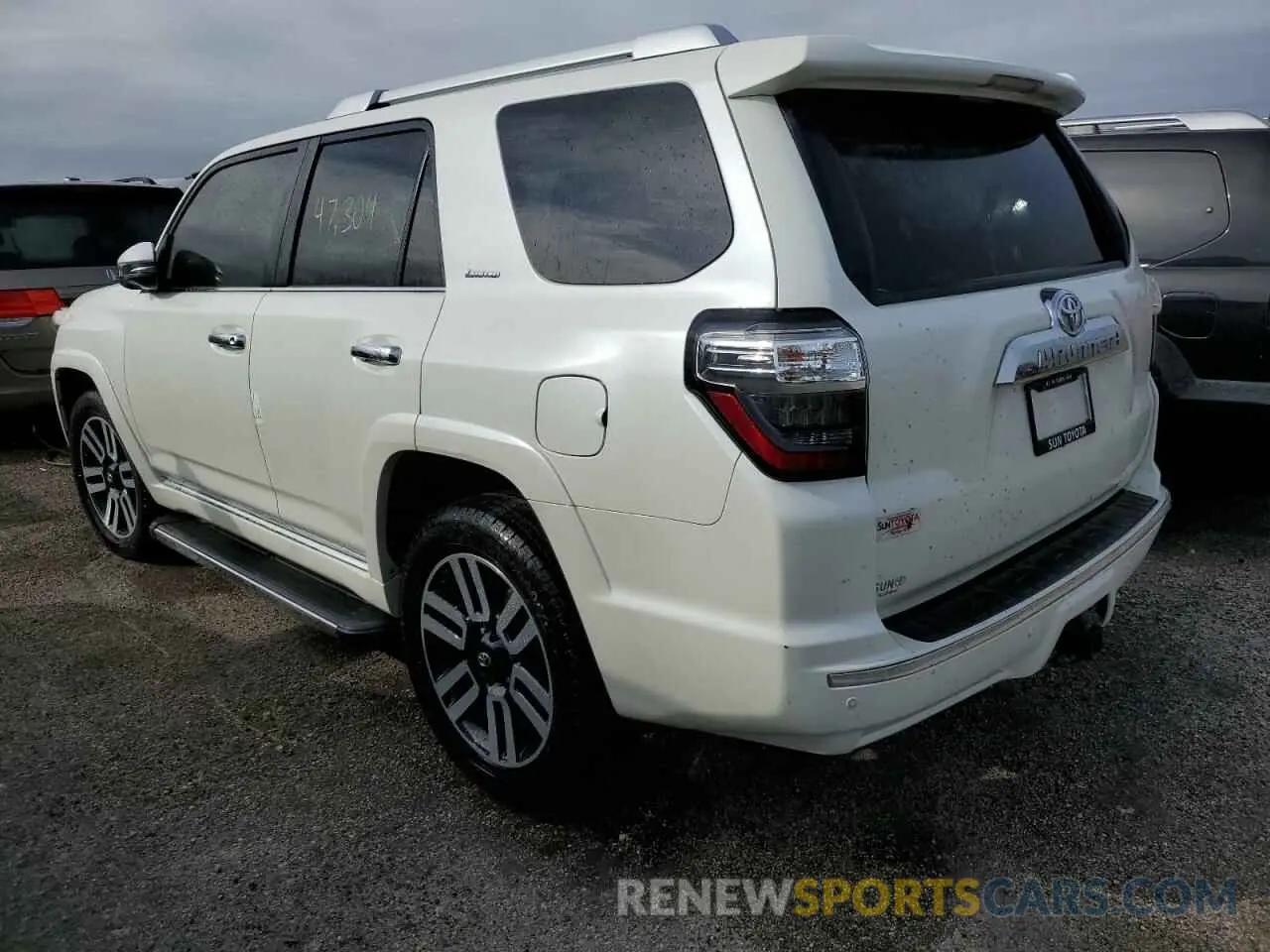 2 Photograph of a damaged car JTEKU5JR0N6000278 TOYOTA 4RUNNER 2022