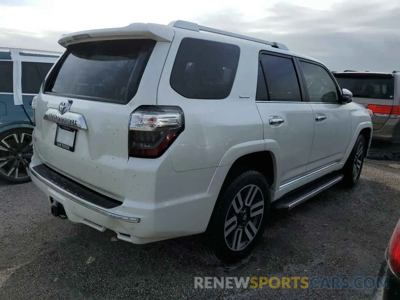 3 Photograph of a damaged car JTEKU5JR0N6000278 TOYOTA 4RUNNER 2022