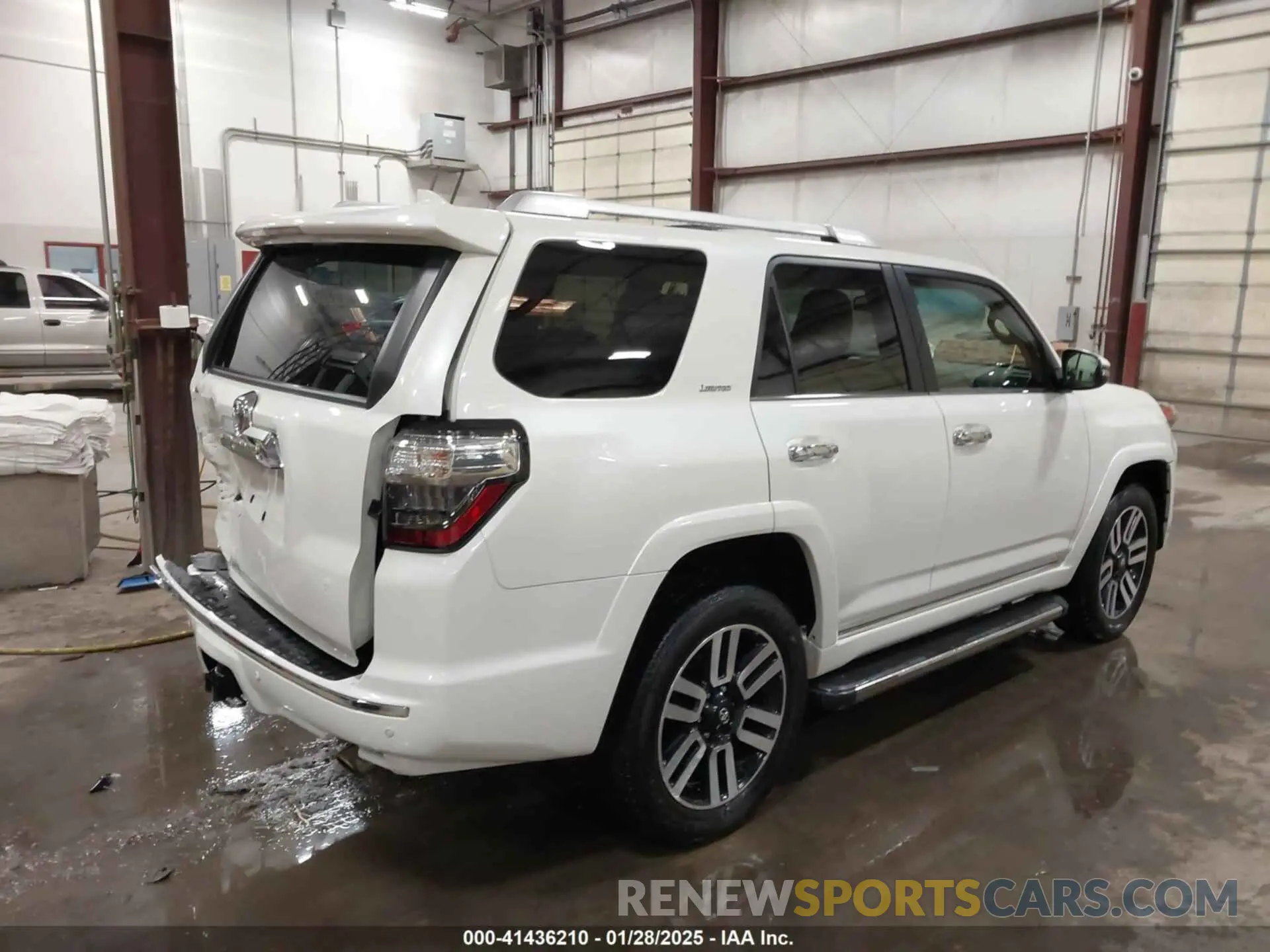 4 Photograph of a damaged car JTEKU5JR0N6020692 TOYOTA 4RUNNER 2022
