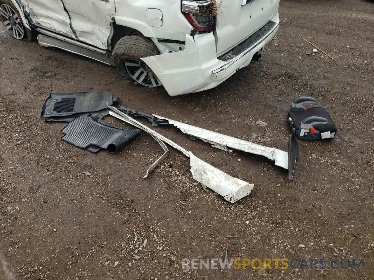 12 Photograph of a damaged car JTEKU5JR0N6087129 TOYOTA 4RUNNER 2022