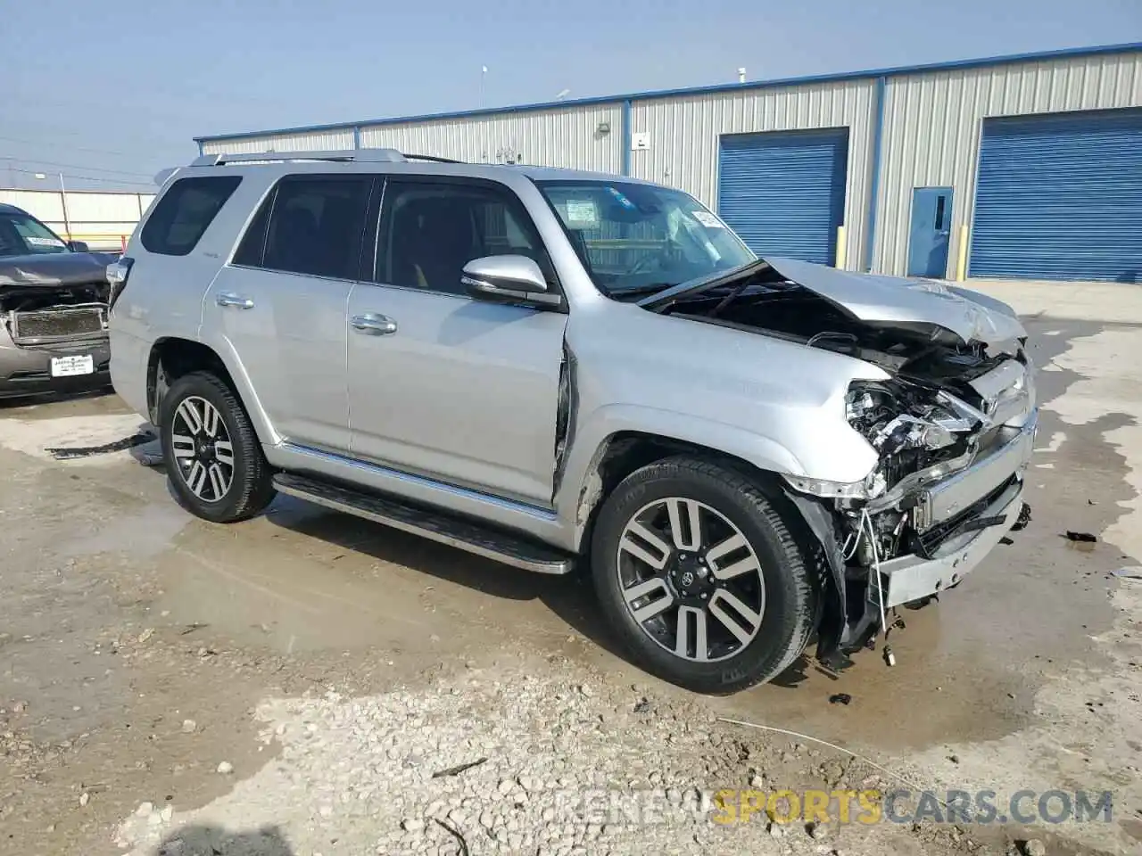 4 Photograph of a damaged car JTEKU5JR1N6037078 TOYOTA 4RUNNER 2022