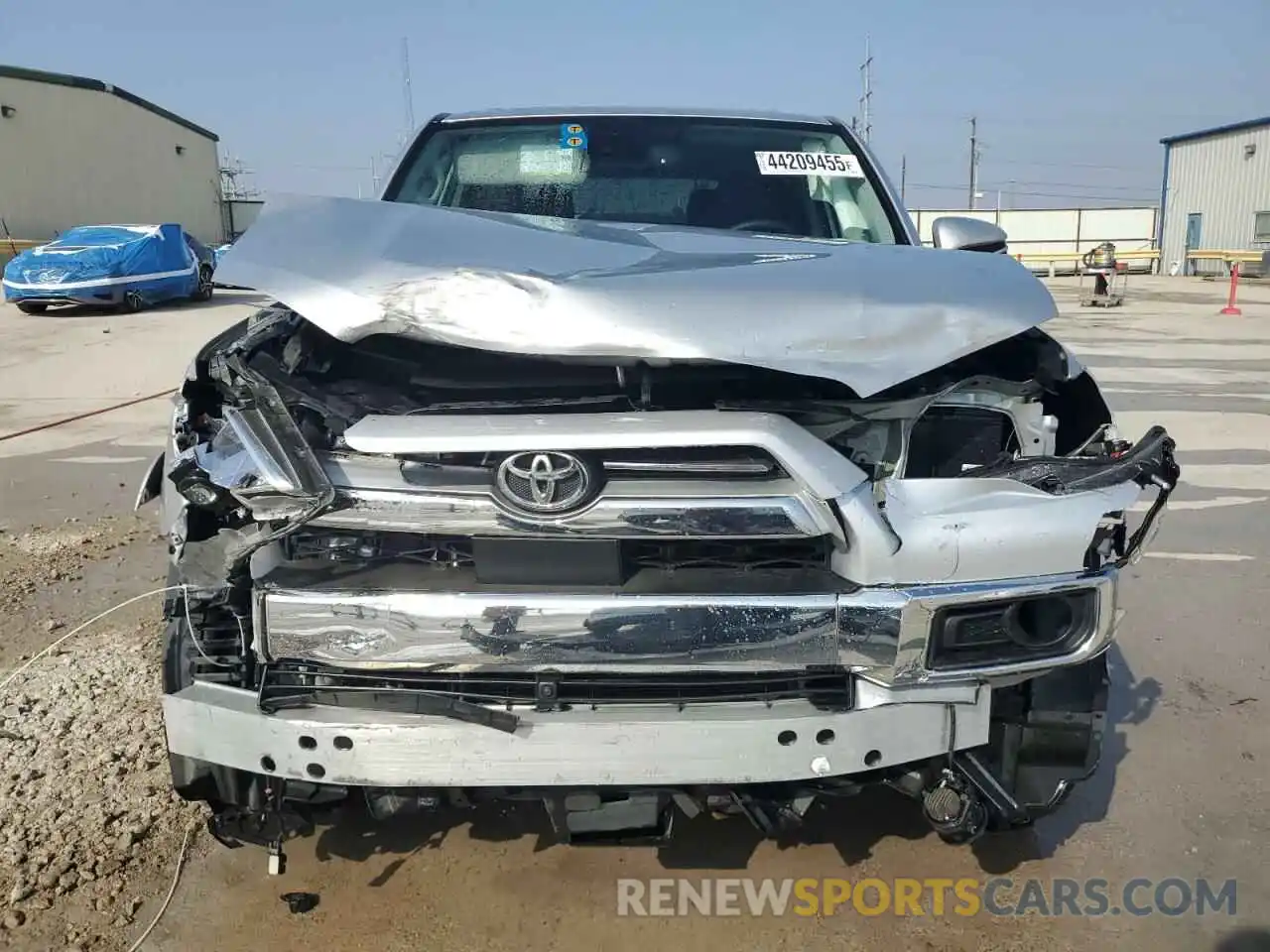 5 Photograph of a damaged car JTEKU5JR1N6037078 TOYOTA 4RUNNER 2022