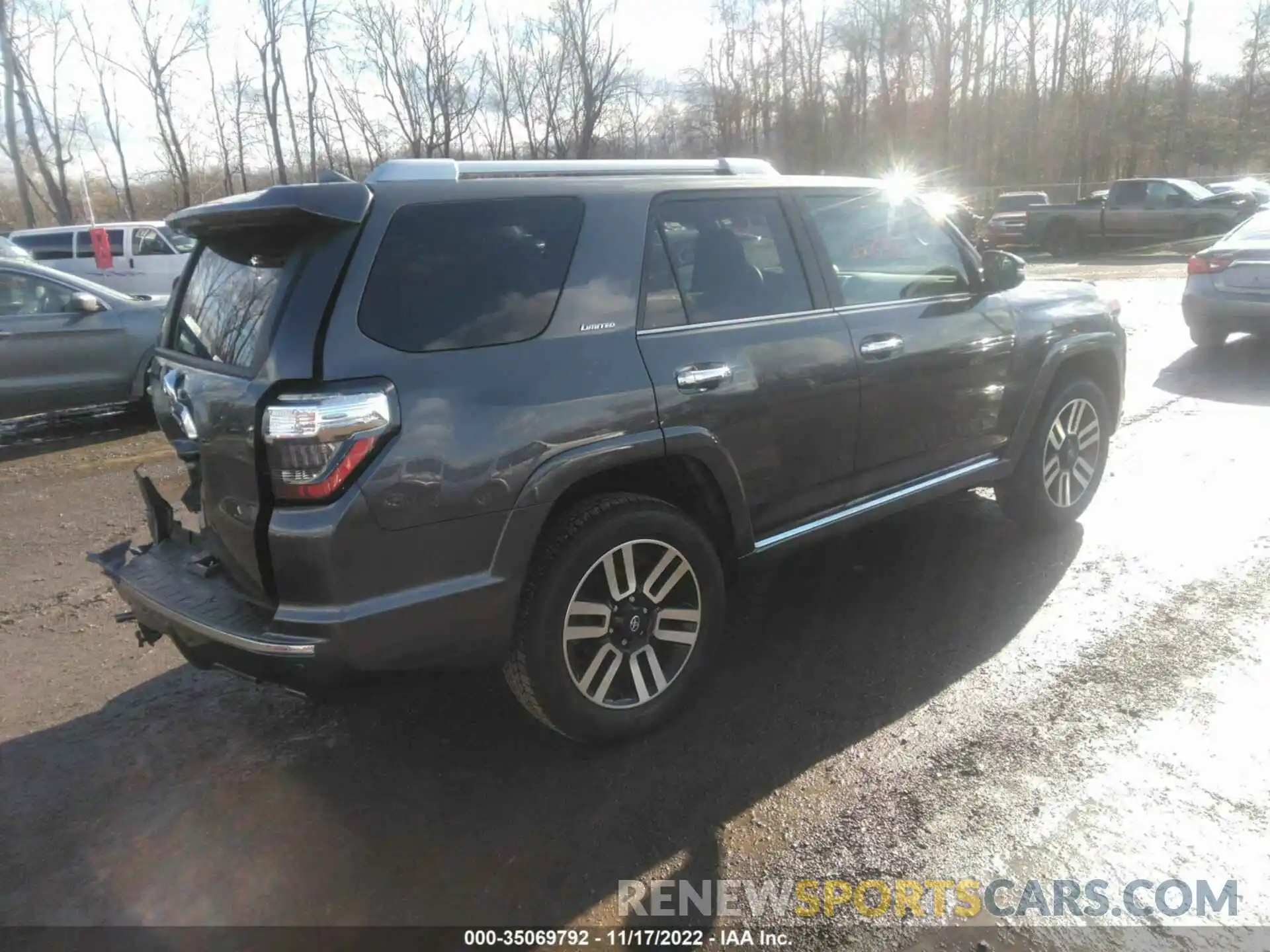 4 Photograph of a damaged car JTEKU5JR2N5995443 TOYOTA 4RUNNER 2022