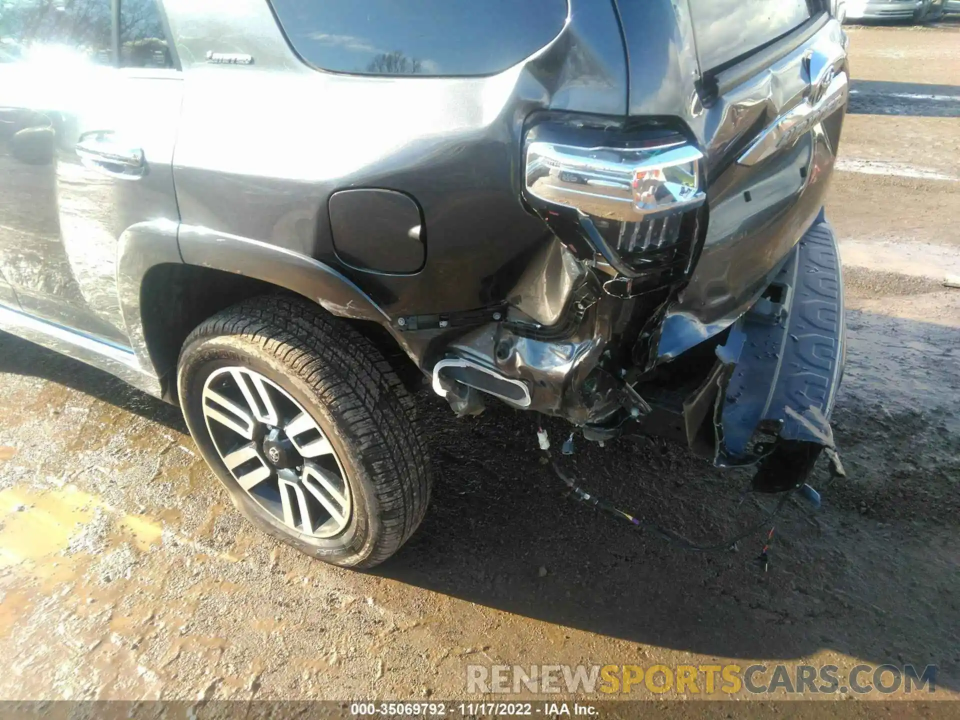 6 Photograph of a damaged car JTEKU5JR2N5995443 TOYOTA 4RUNNER 2022