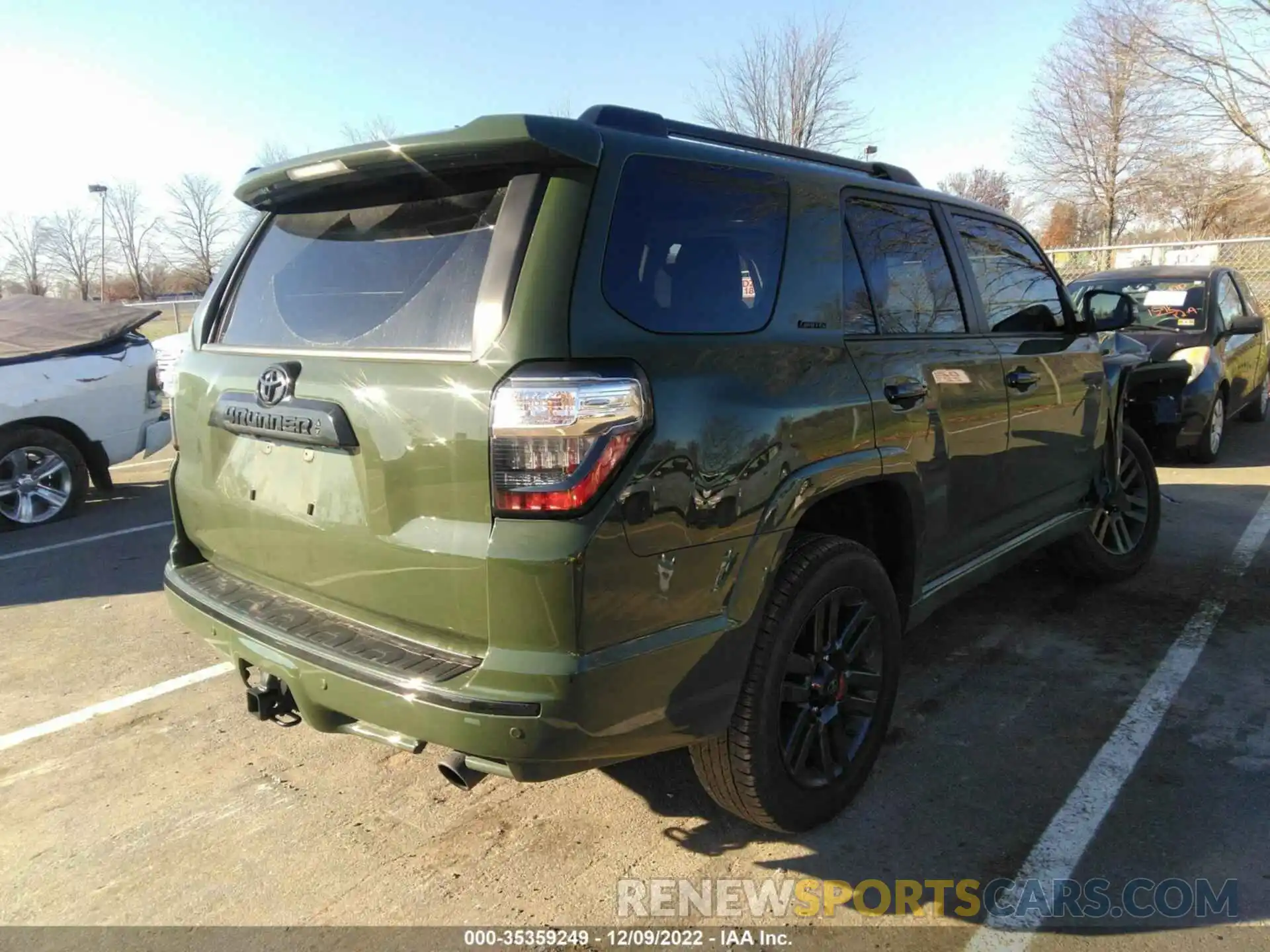 4 Photograph of a damaged car JTEKU5JR2N6001562 TOYOTA 4RUNNER 2022