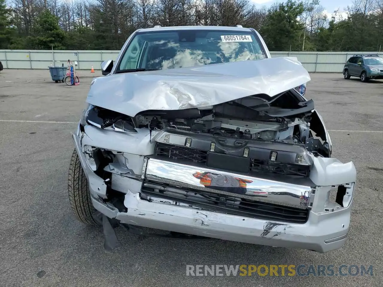 5 Photograph of a damaged car JTEKU5JR3N5977369 TOYOTA 4RUNNER 2022