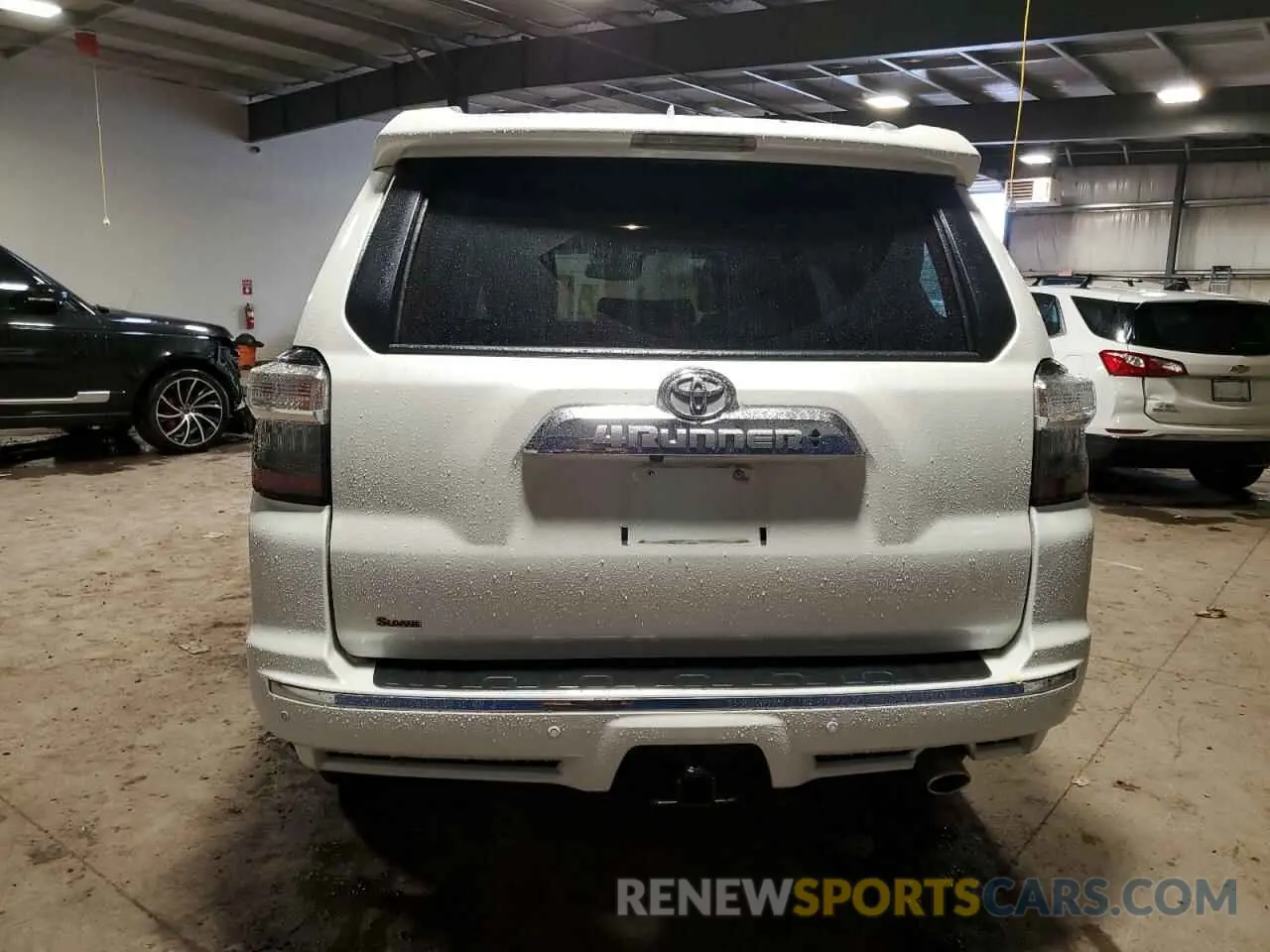 6 Photograph of a damaged car JTEKU5JR3N6042556 TOYOTA 4RUNNER 2022