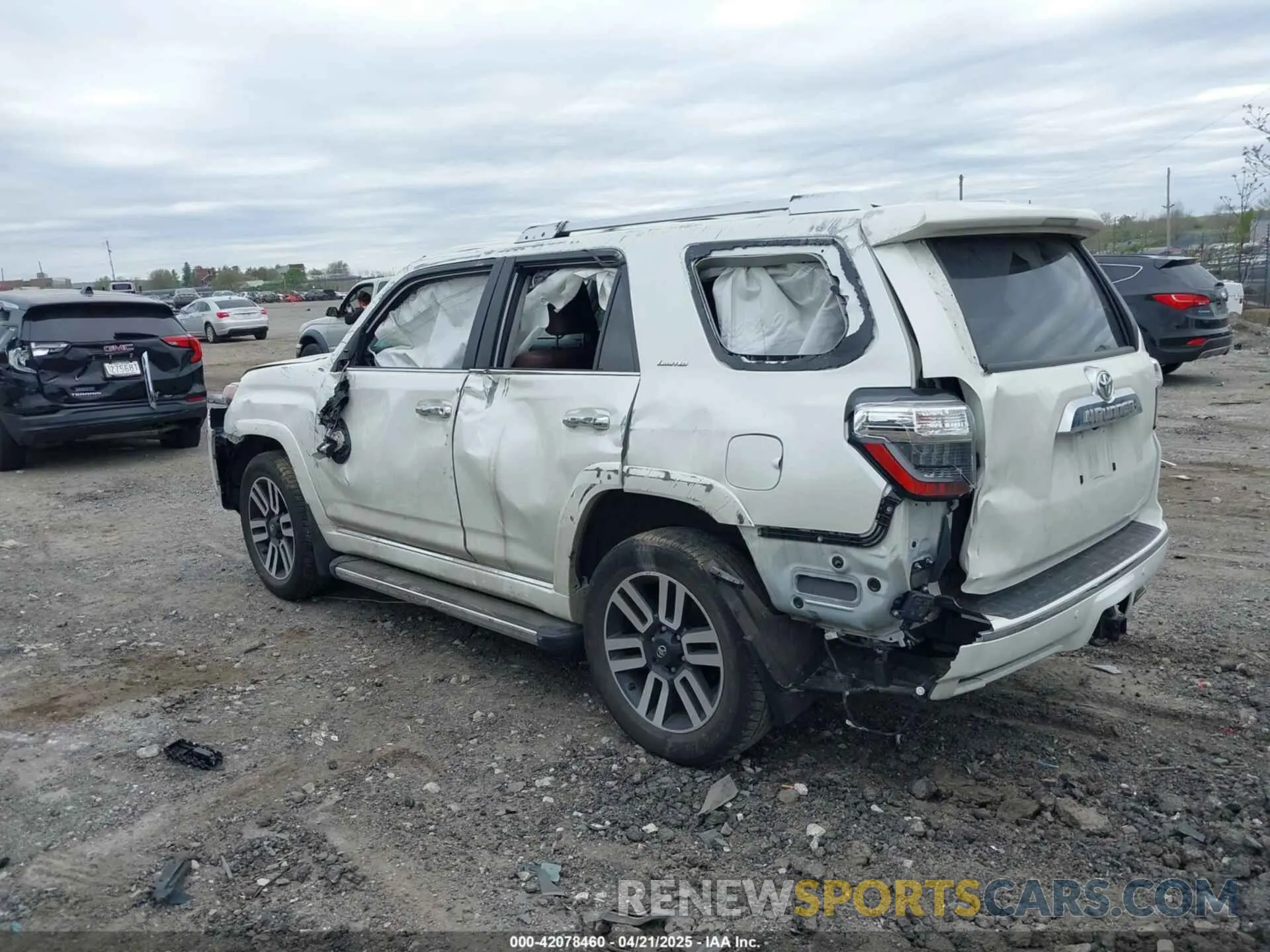 3 Photograph of a damaged car JTEKU5JR4N6002616 TOYOTA 4RUNNER 2022