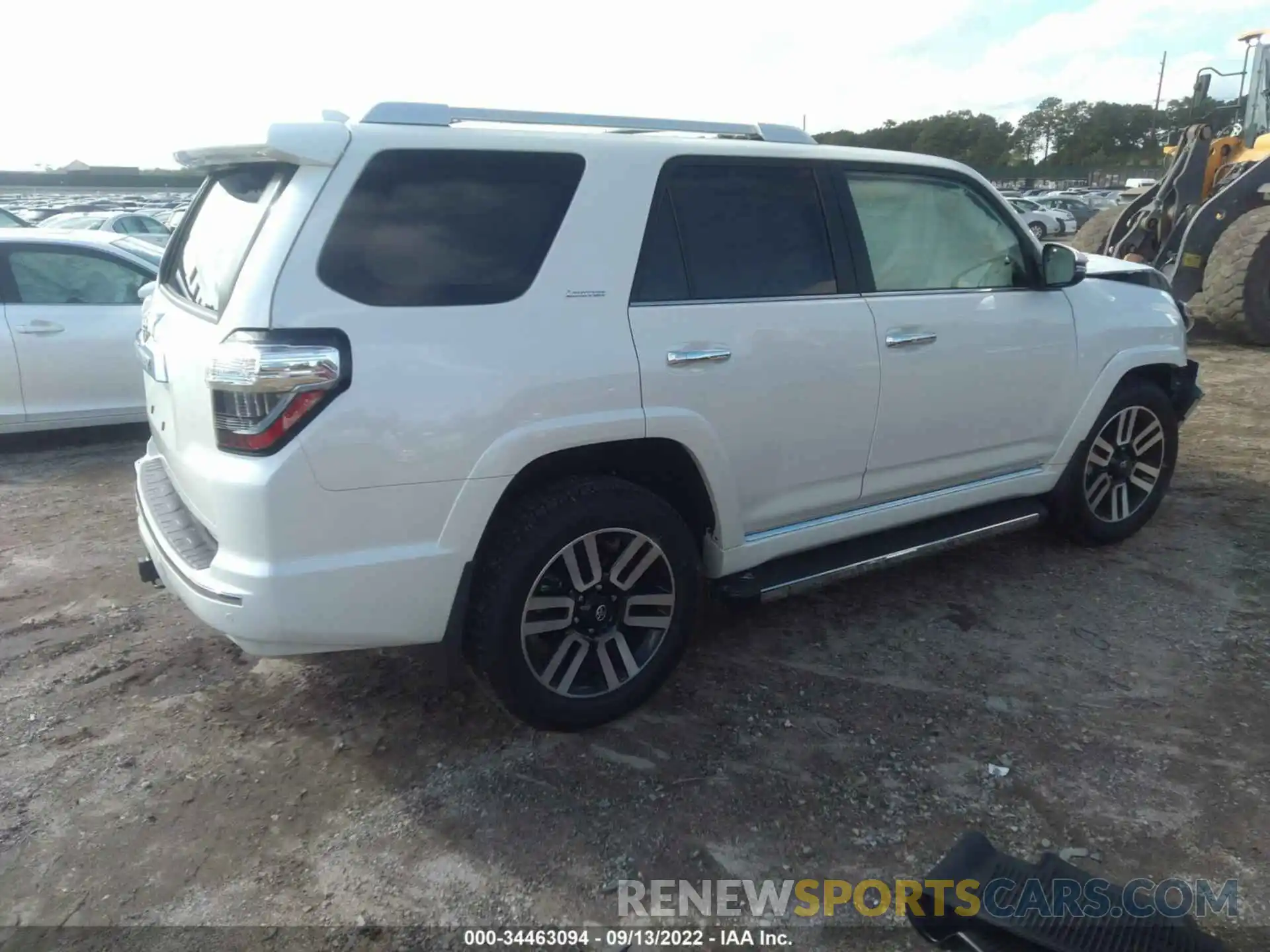 4 Photograph of a damaged car JTEKU5JR6N6031745 TOYOTA 4RUNNER 2022