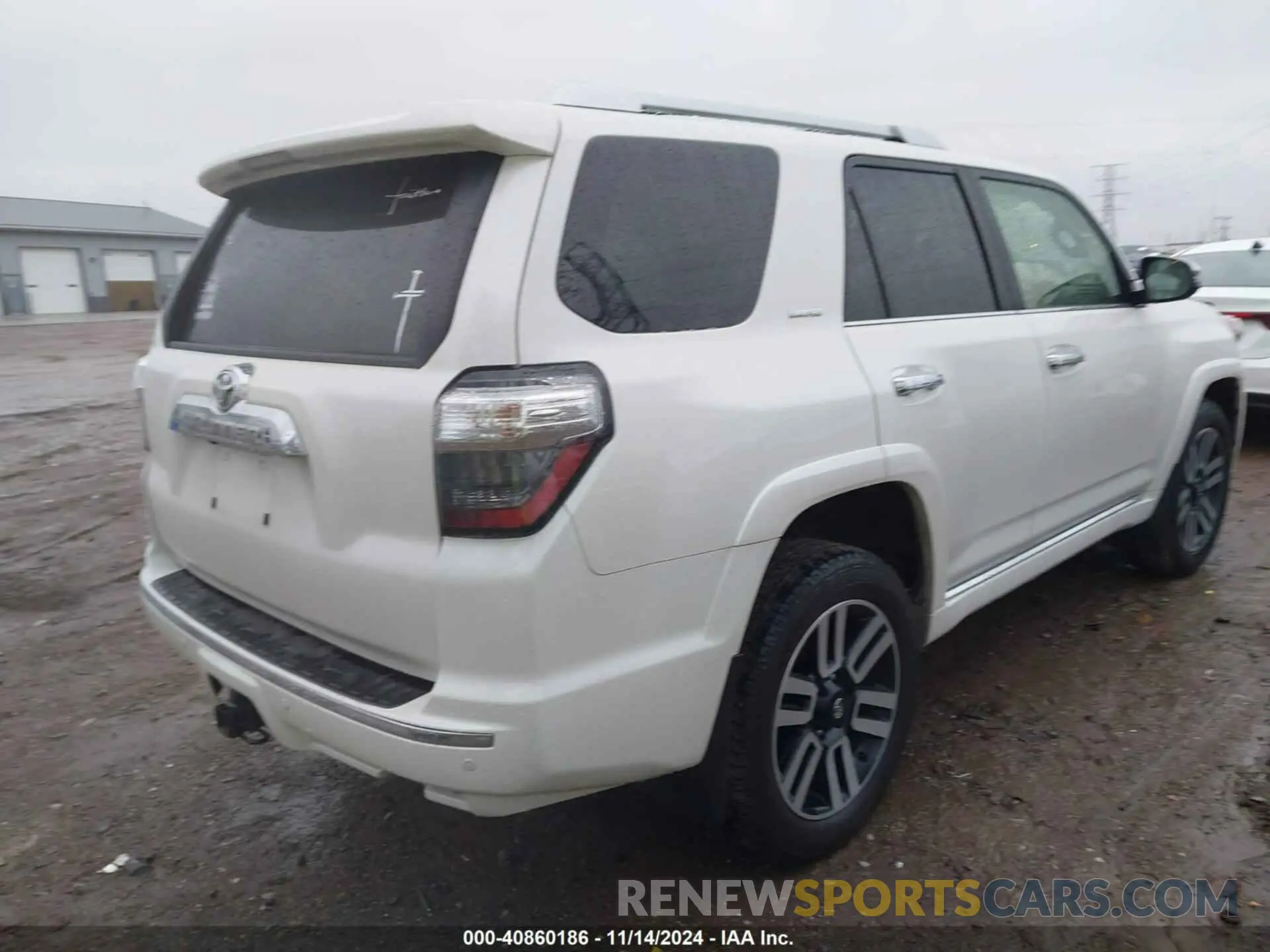 4 Photograph of a damaged car JTEKU5JR6N6032412 TOYOTA 4RUNNER 2022