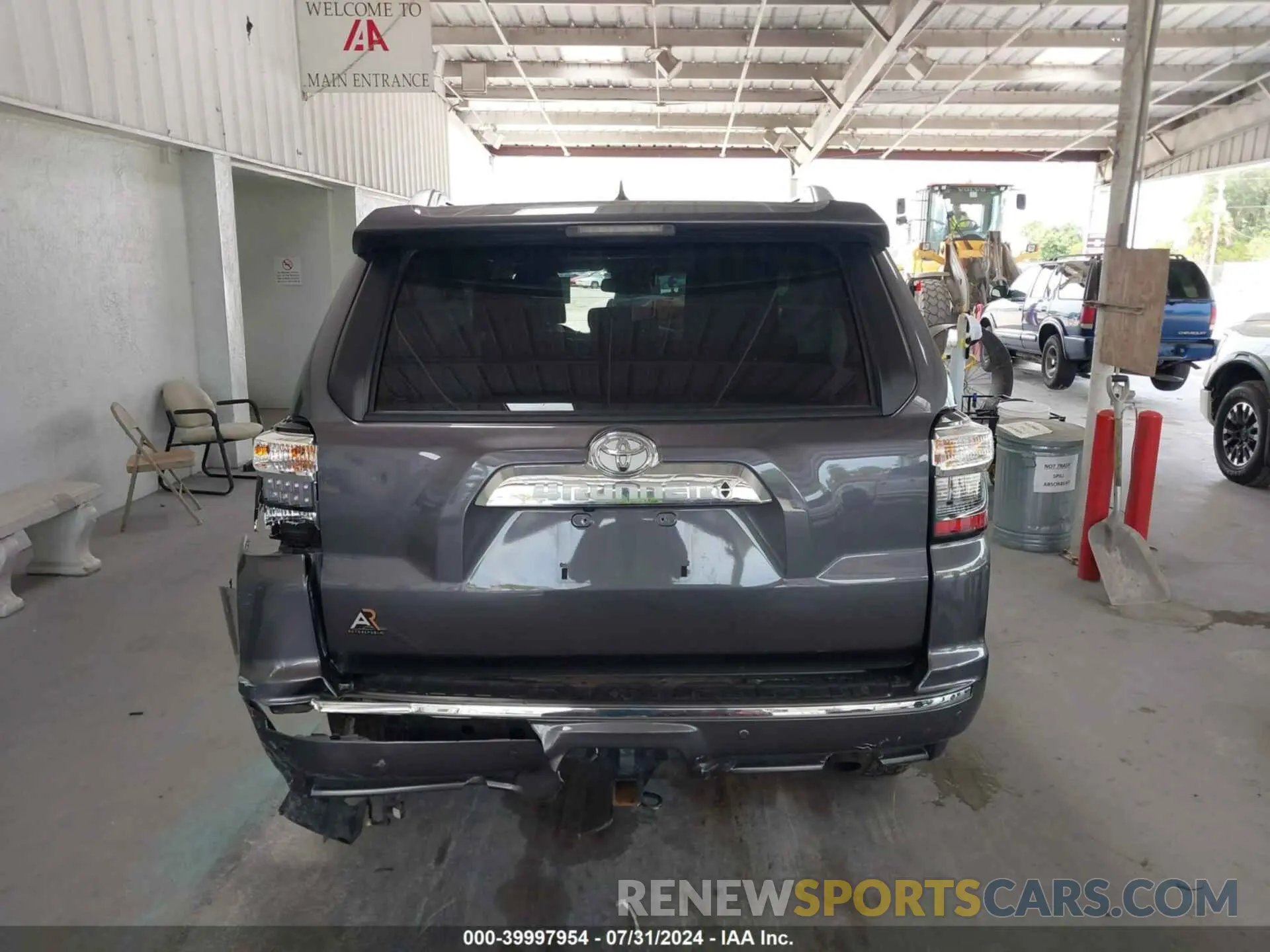 17 Photograph of a damaged car JTEKU5JR7N5998712 TOYOTA 4RUNNER 2022