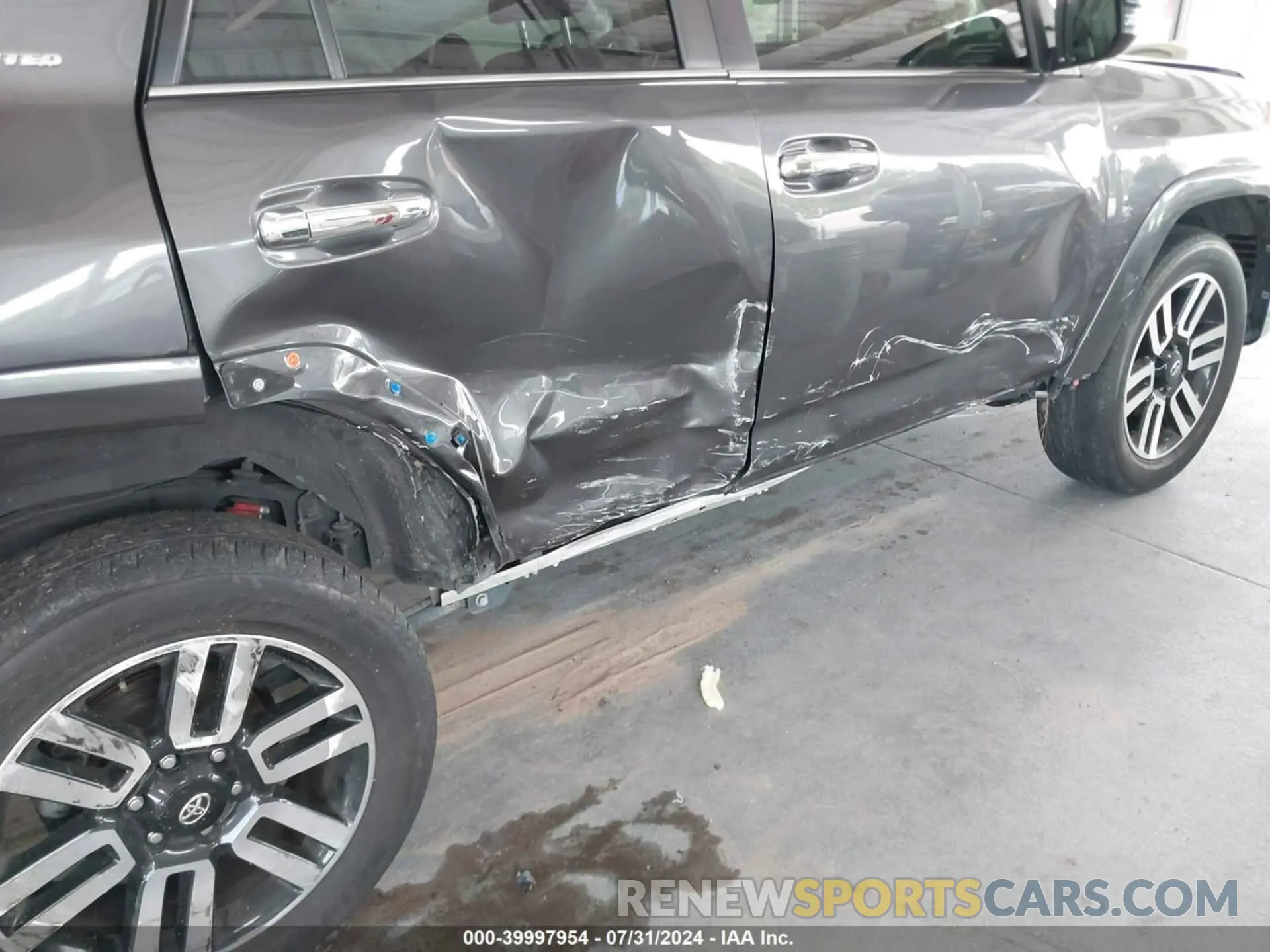 6 Photograph of a damaged car JTEKU5JR7N5998712 TOYOTA 4RUNNER 2022