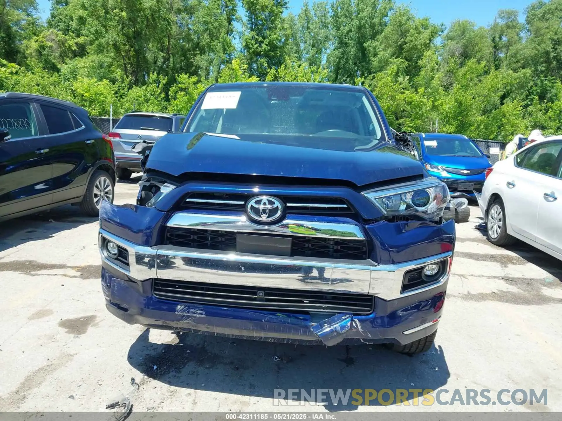 13 Photograph of a damaged car JTEKU5JR8N5983832 TOYOTA 4RUNNER 2022