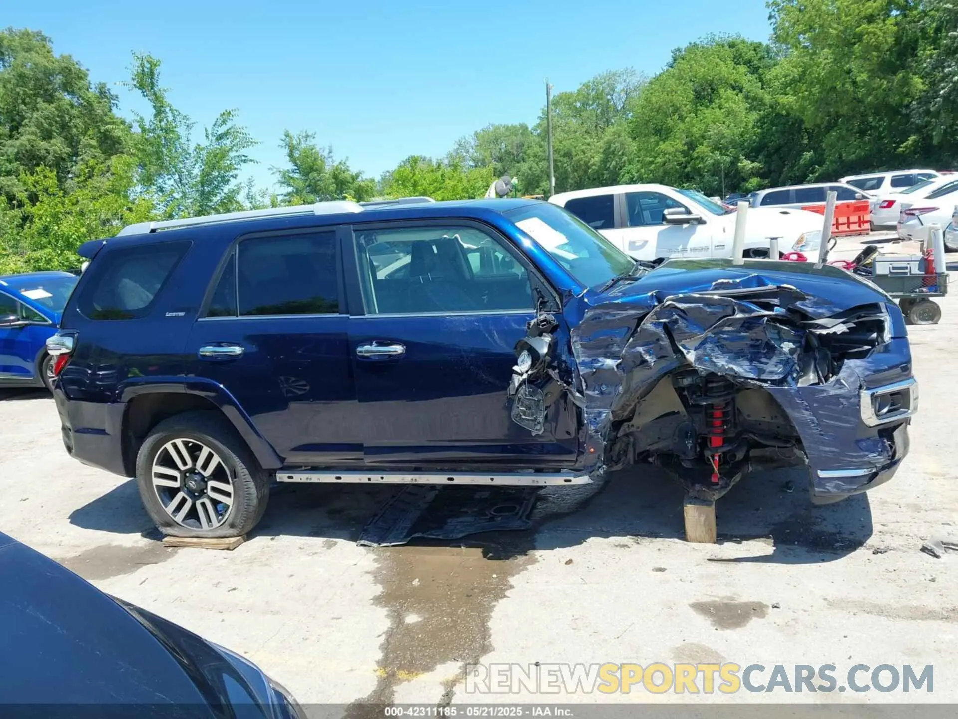 14 Photograph of a damaged car JTEKU5JR8N5983832 TOYOTA 4RUNNER 2022