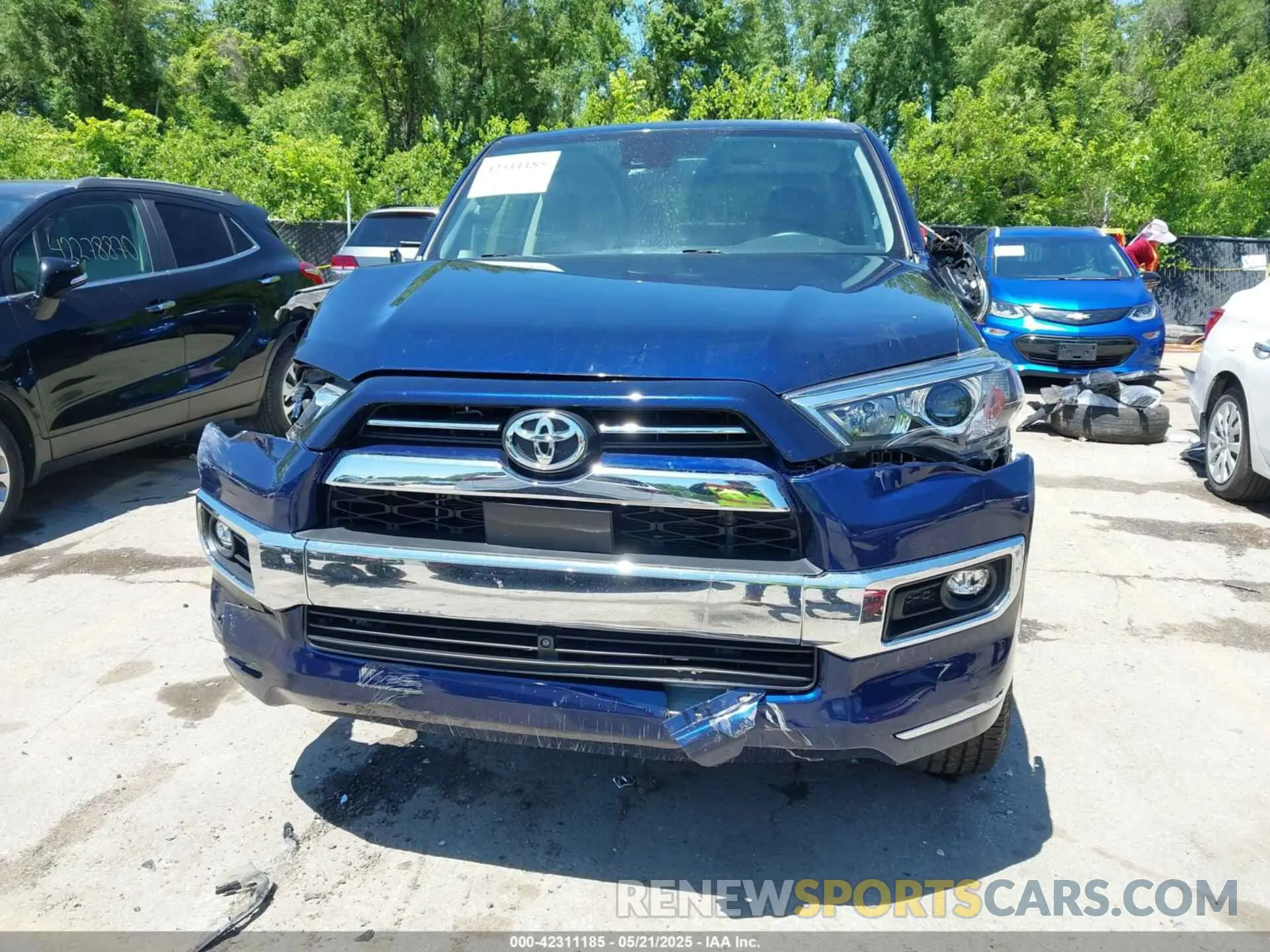 18 Photograph of a damaged car JTEKU5JR8N5983832 TOYOTA 4RUNNER 2022