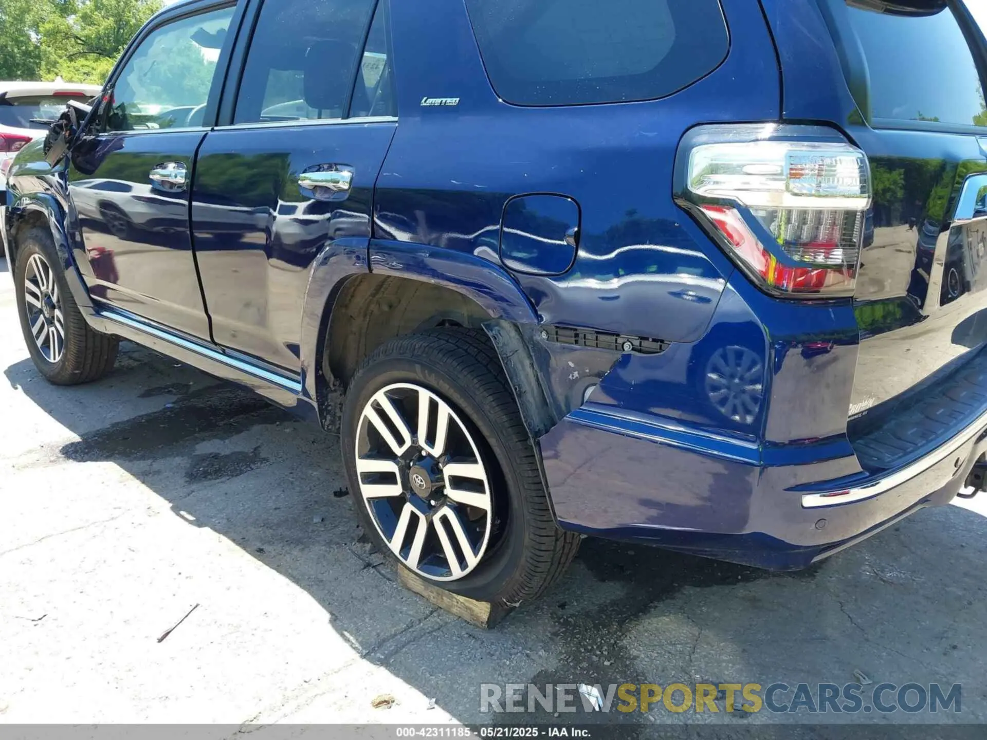 20 Photograph of a damaged car JTEKU5JR8N5983832 TOYOTA 4RUNNER 2022