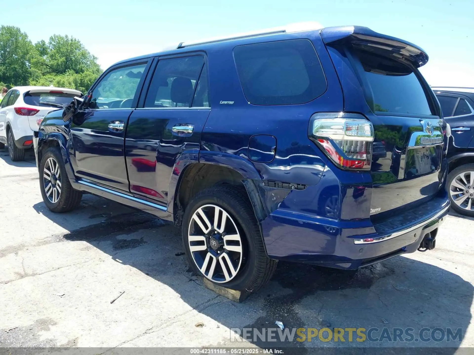 3 Photograph of a damaged car JTEKU5JR8N5983832 TOYOTA 4RUNNER 2022