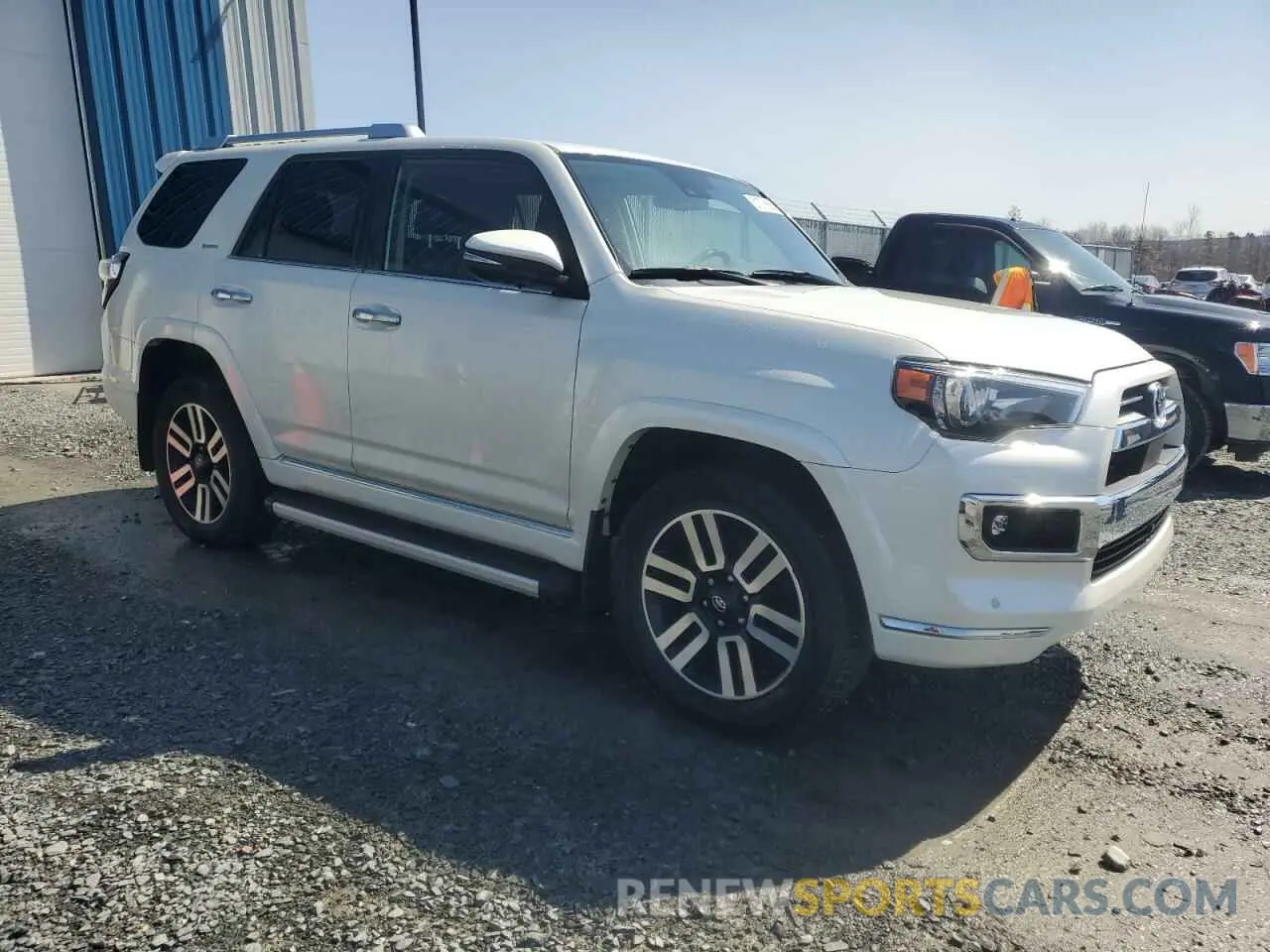 4 Photograph of a damaged car JTEKU5JR8N6065556 TOYOTA 4RUNNER 2022