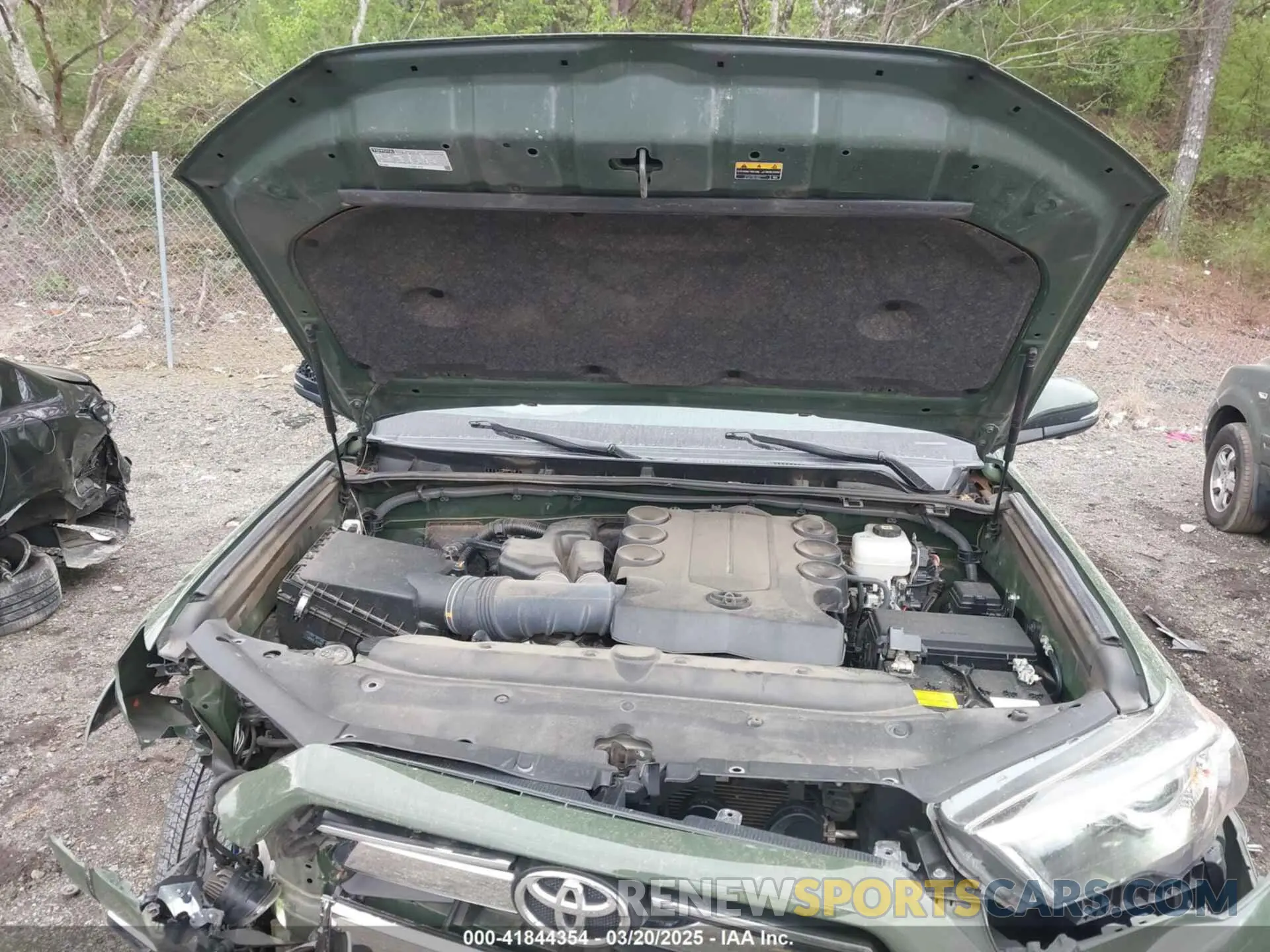 10 Photograph of a damaged car JTEKU5JR8N6075567 TOYOTA 4RUNNER 2022