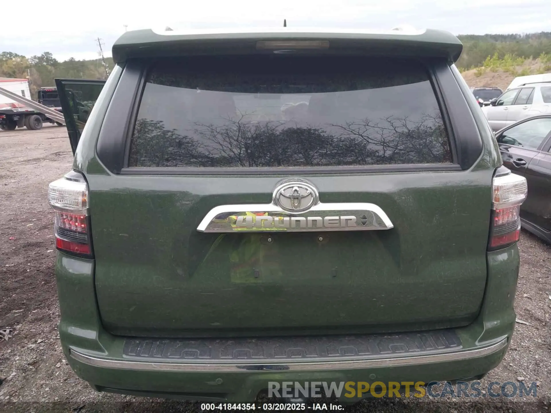 16 Photograph of a damaged car JTEKU5JR8N6075567 TOYOTA 4RUNNER 2022