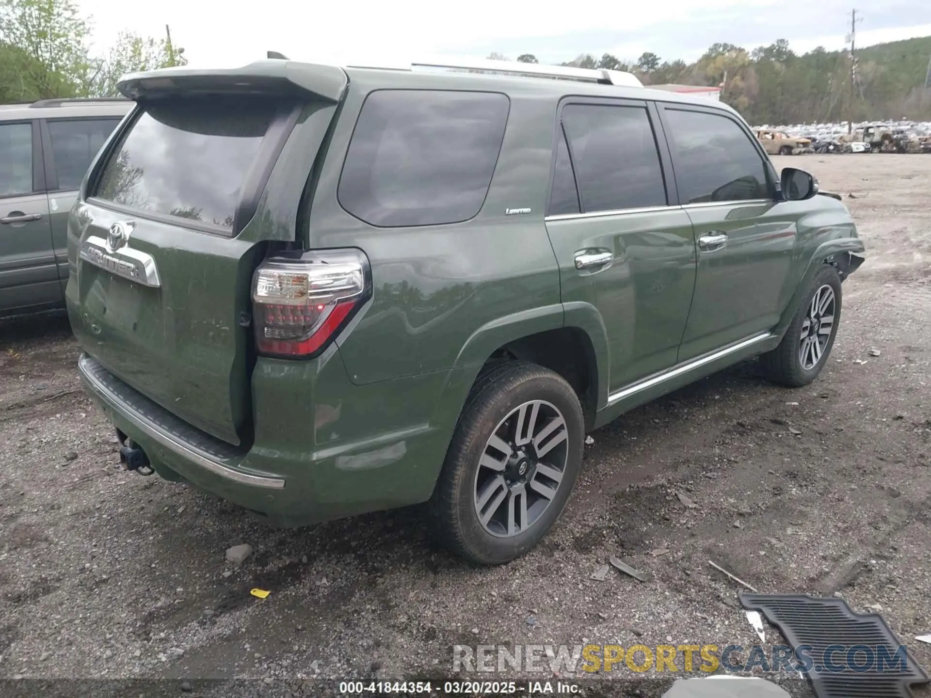4 Photograph of a damaged car JTEKU5JR8N6075567 TOYOTA 4RUNNER 2022