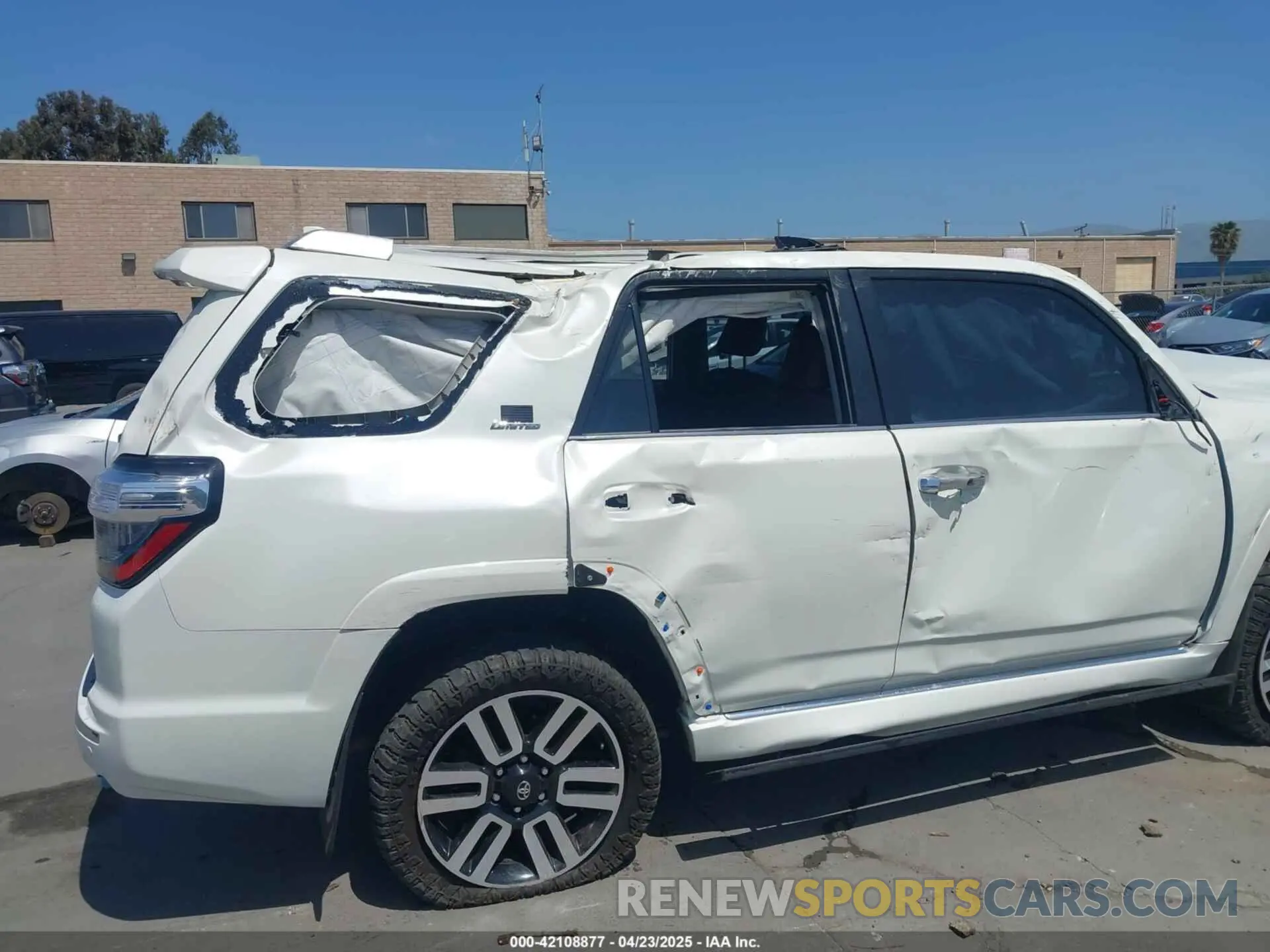 11 Photograph of a damaged car JTEKU5JR9N5988716 TOYOTA 4RUNNER 2022