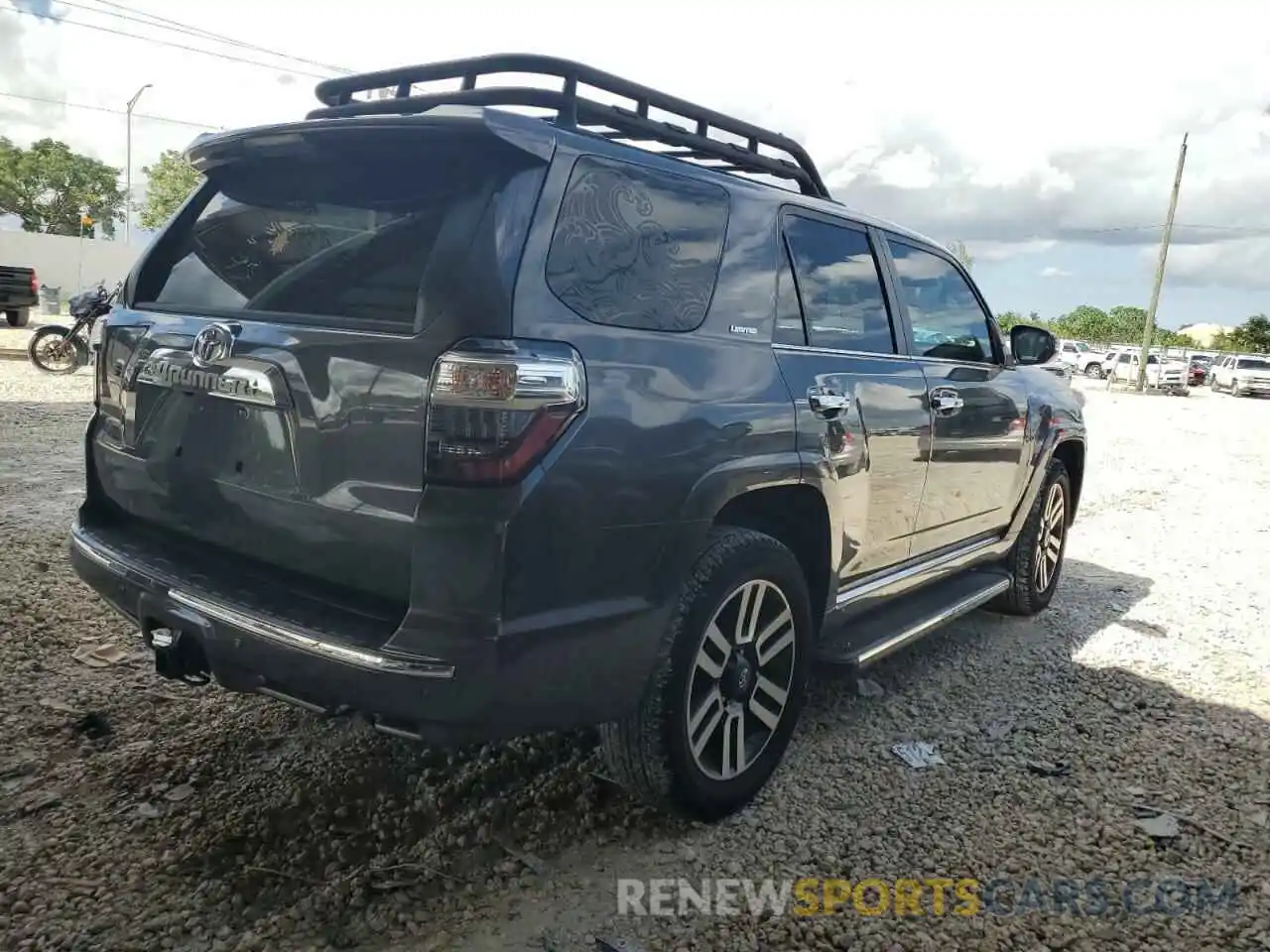 4 Photograph of a damaged car JTEKU5JR9N6022490 TOYOTA 4RUNNER 2022