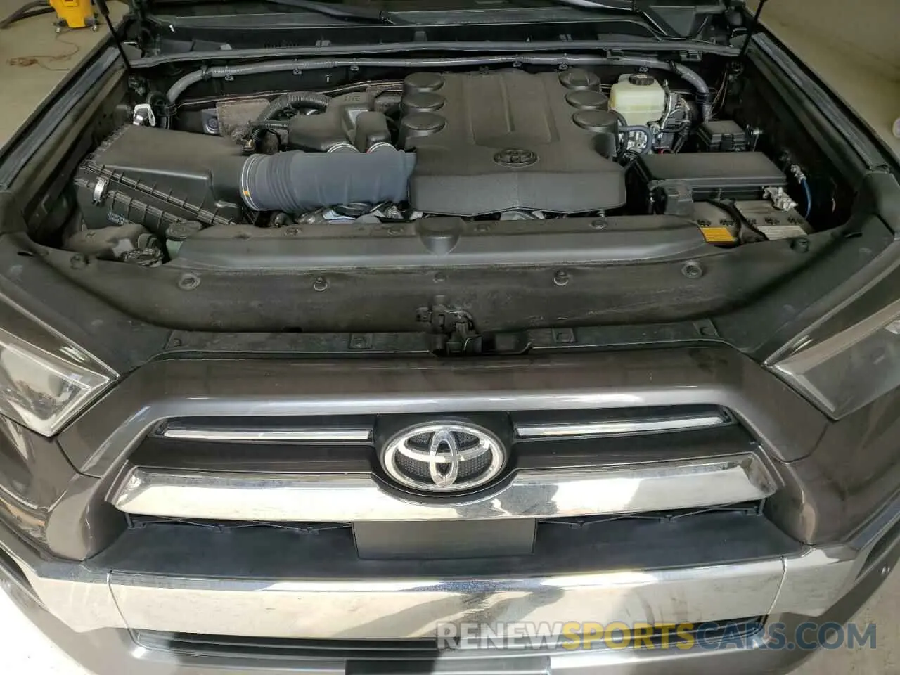 12 Photograph of a damaged car JTEKU5JR9N6046014 TOYOTA 4RUNNER 2022