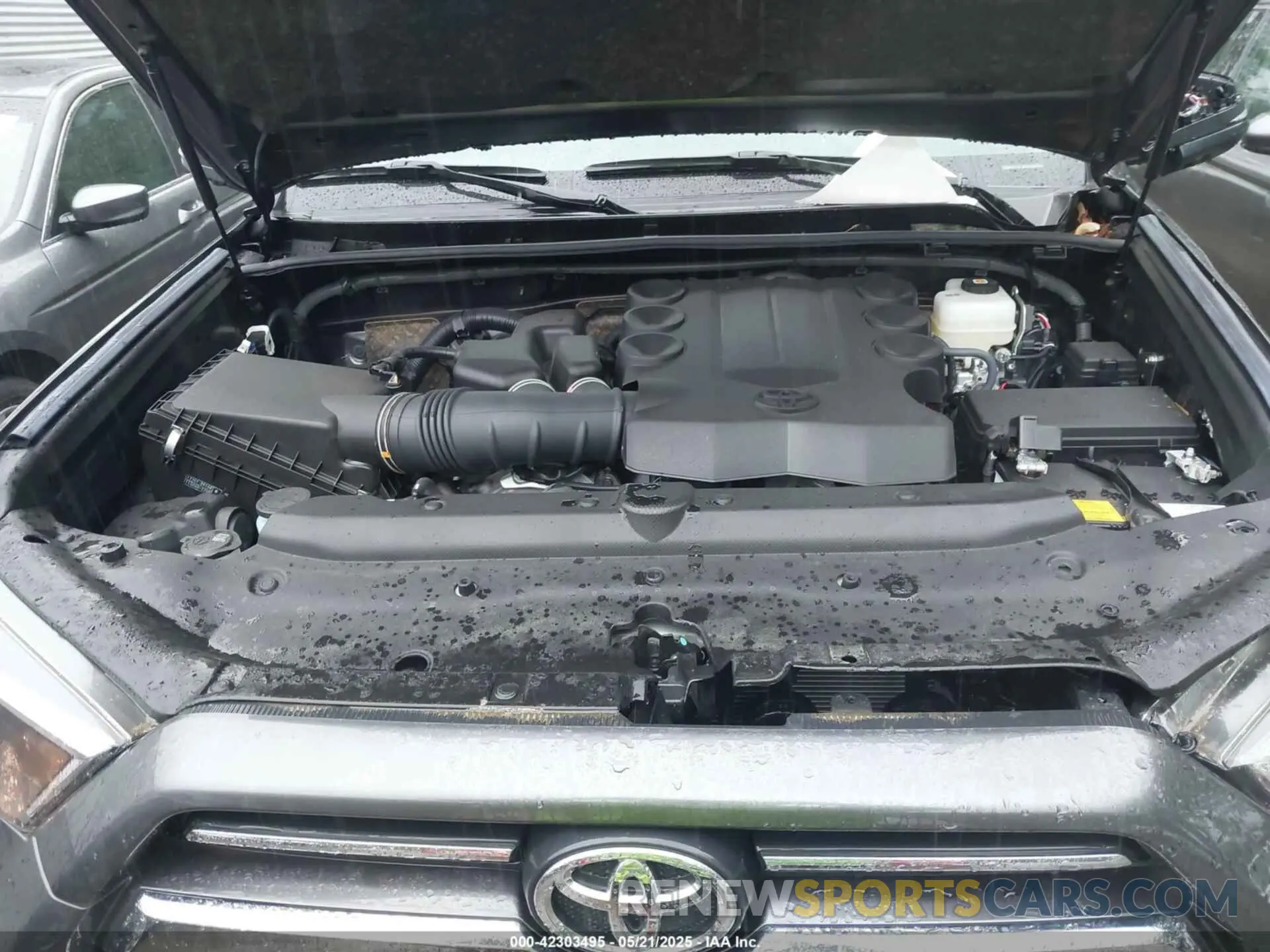 10 Photograph of a damaged car JTEKU5JR9N6072872 TOYOTA 4RUNNER 2022