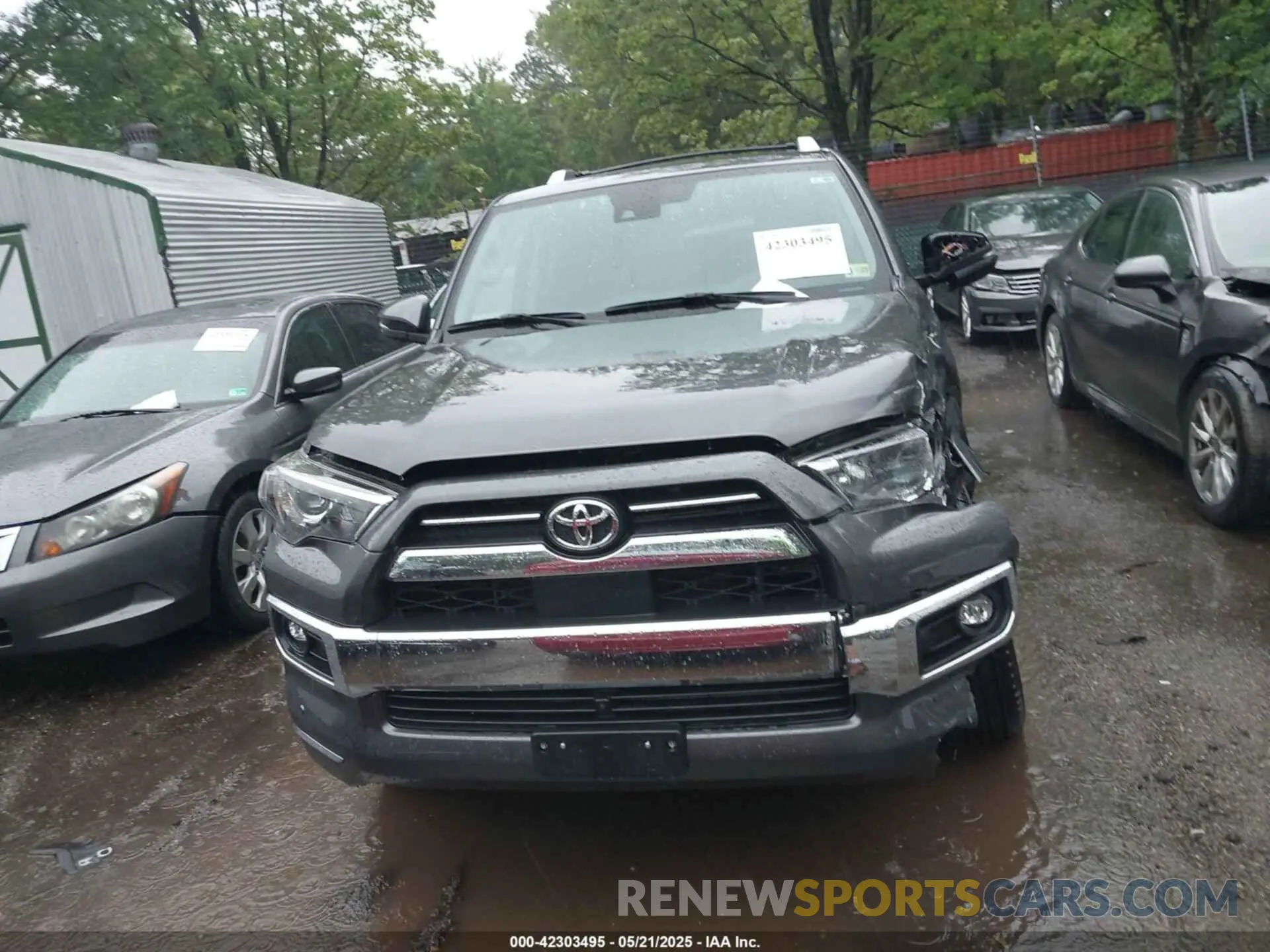 12 Photograph of a damaged car JTEKU5JR9N6072872 TOYOTA 4RUNNER 2022
