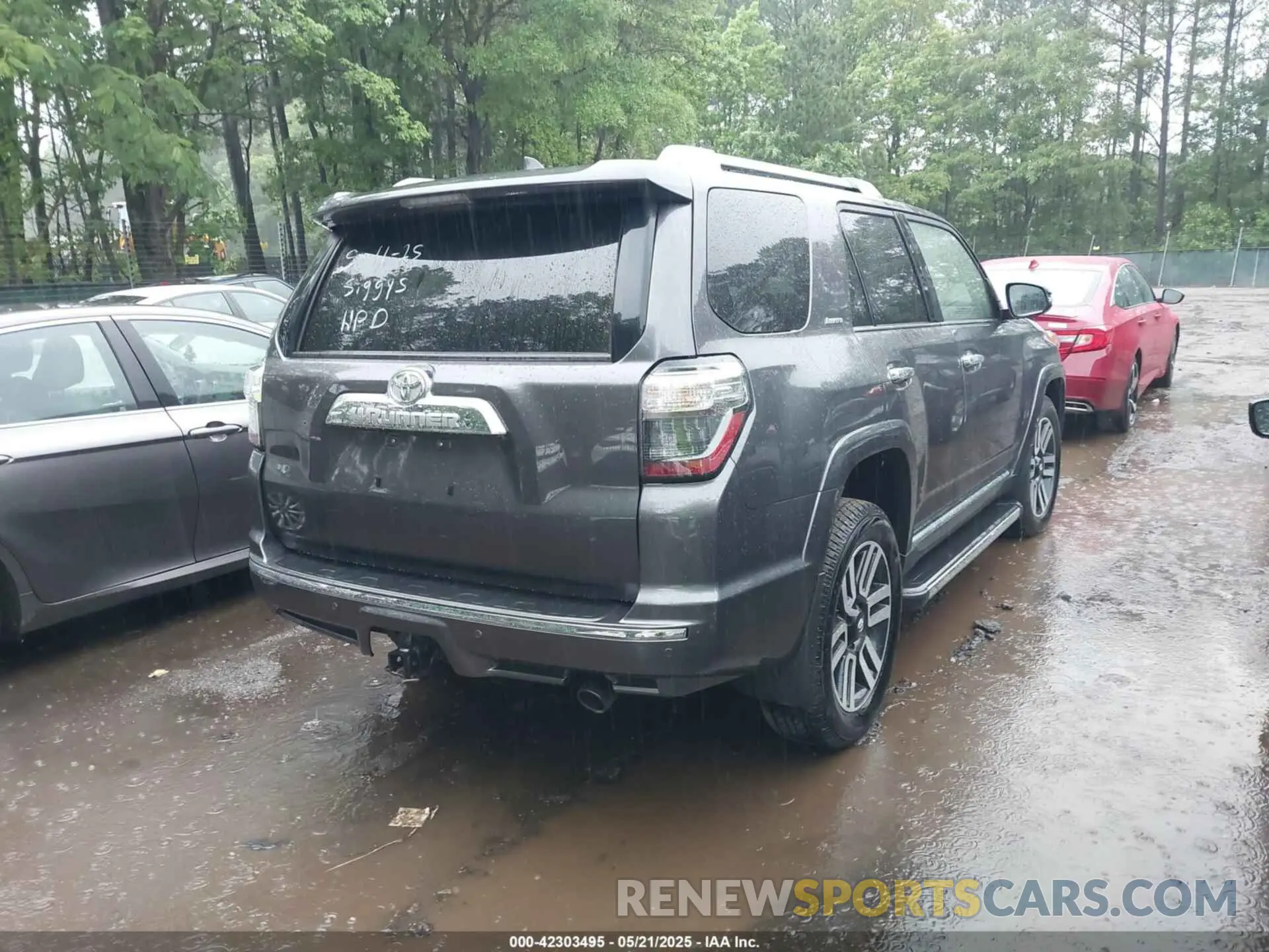 4 Photograph of a damaged car JTEKU5JR9N6072872 TOYOTA 4RUNNER 2022