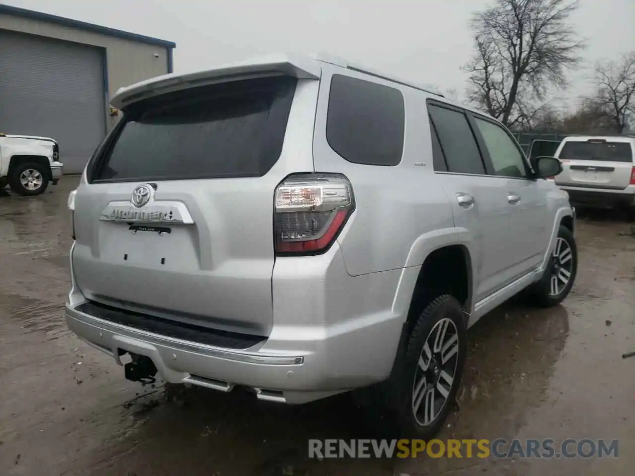 4 Photograph of a damaged car JTEKU5JRXN5978096 TOYOTA 4RUNNER 2022