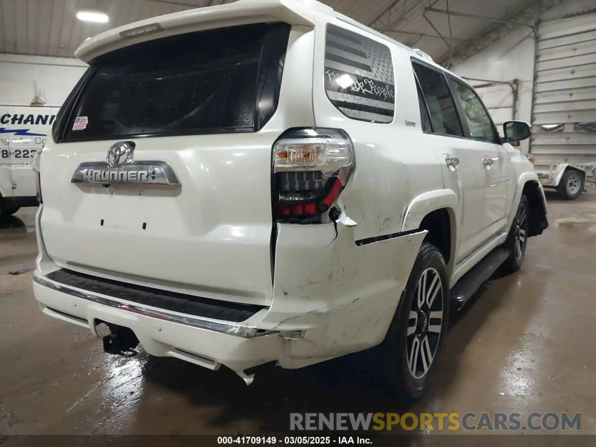 4 Photograph of a damaged car JTEKU5JRXN6086313 TOYOTA 4RUNNER 2022