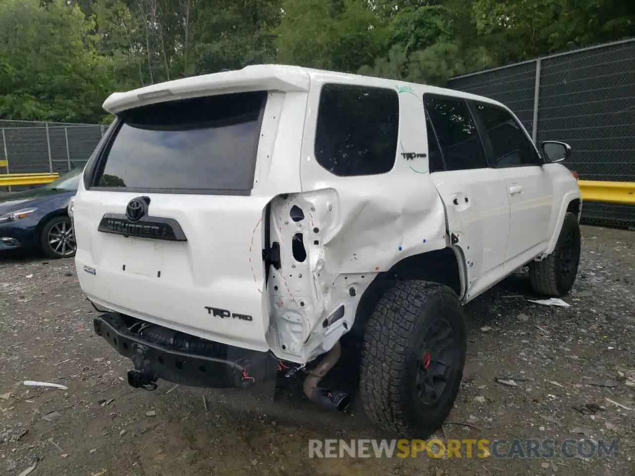 9 Photograph of a damaged car JTELU5JR2N5980882 TOYOTA 4RUNNER 2022