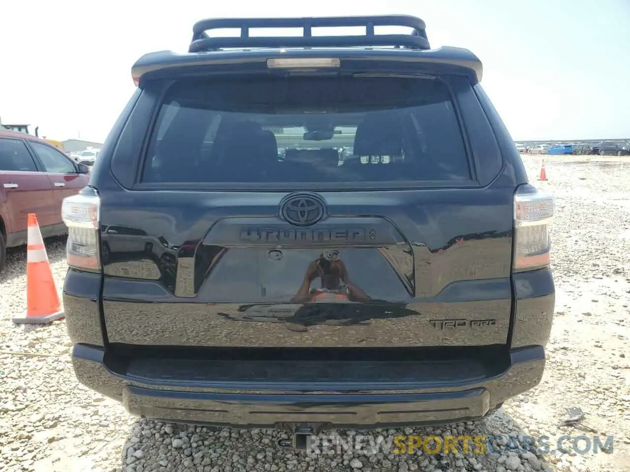 6 Photograph of a damaged car JTELU5JR2N6004630 TOYOTA 4RUNNER 2022