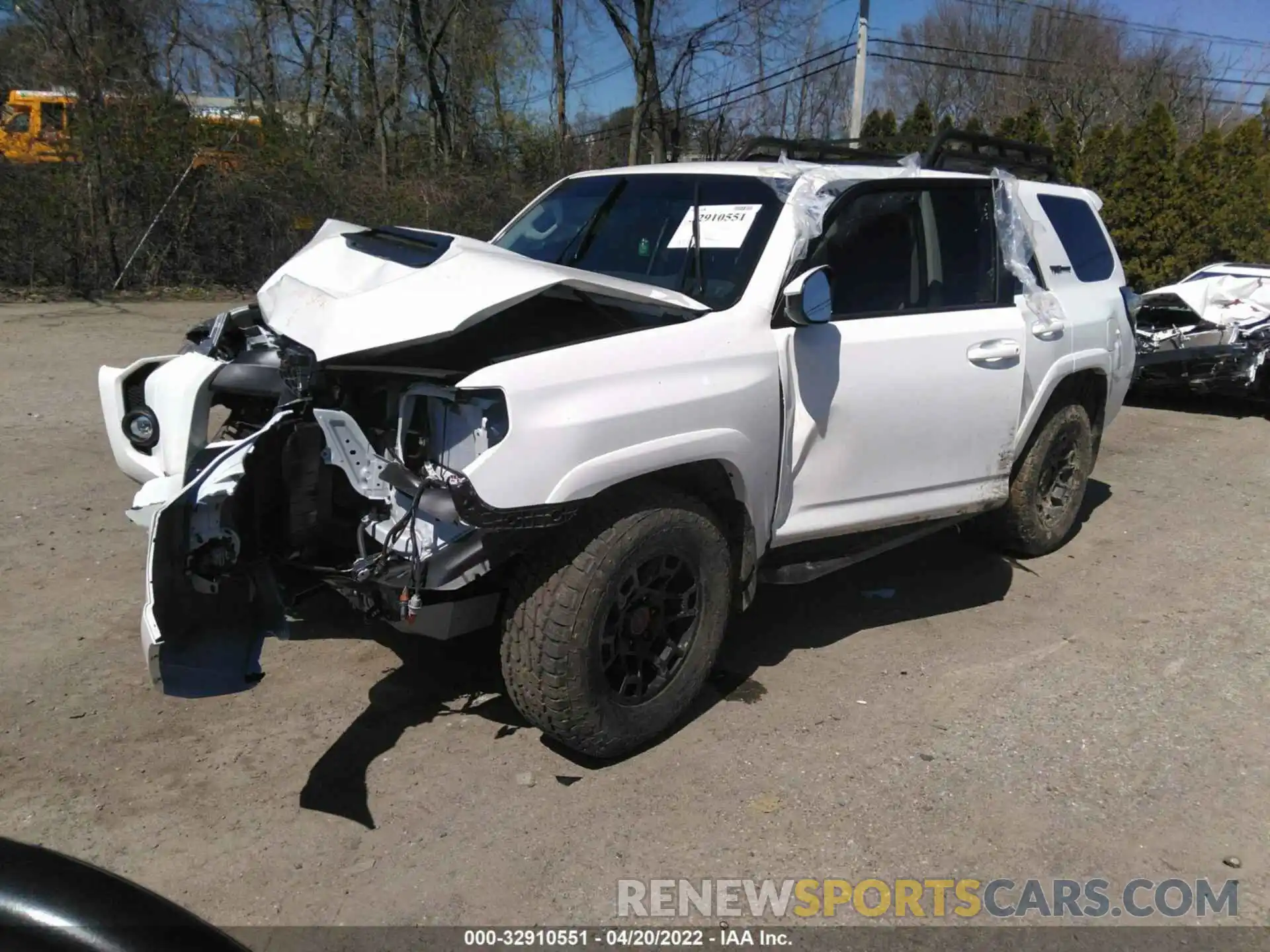 2 Photograph of a damaged car JTELU5JR5N5981444 TOYOTA 4RUNNER 2022