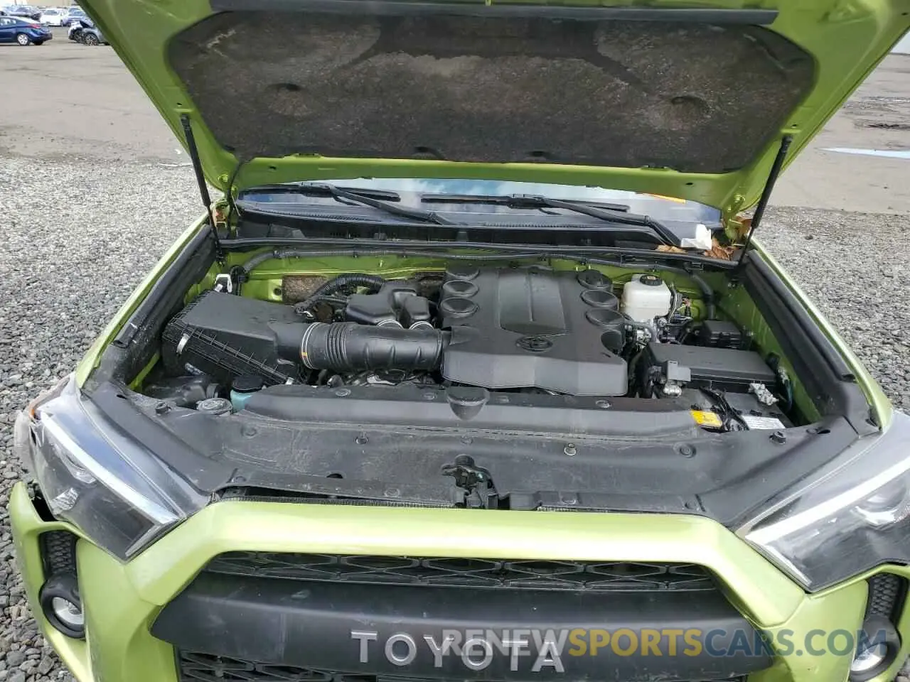 12 Photograph of a damaged car JTELU5JR5N6084618 TOYOTA 4RUNNER 2022