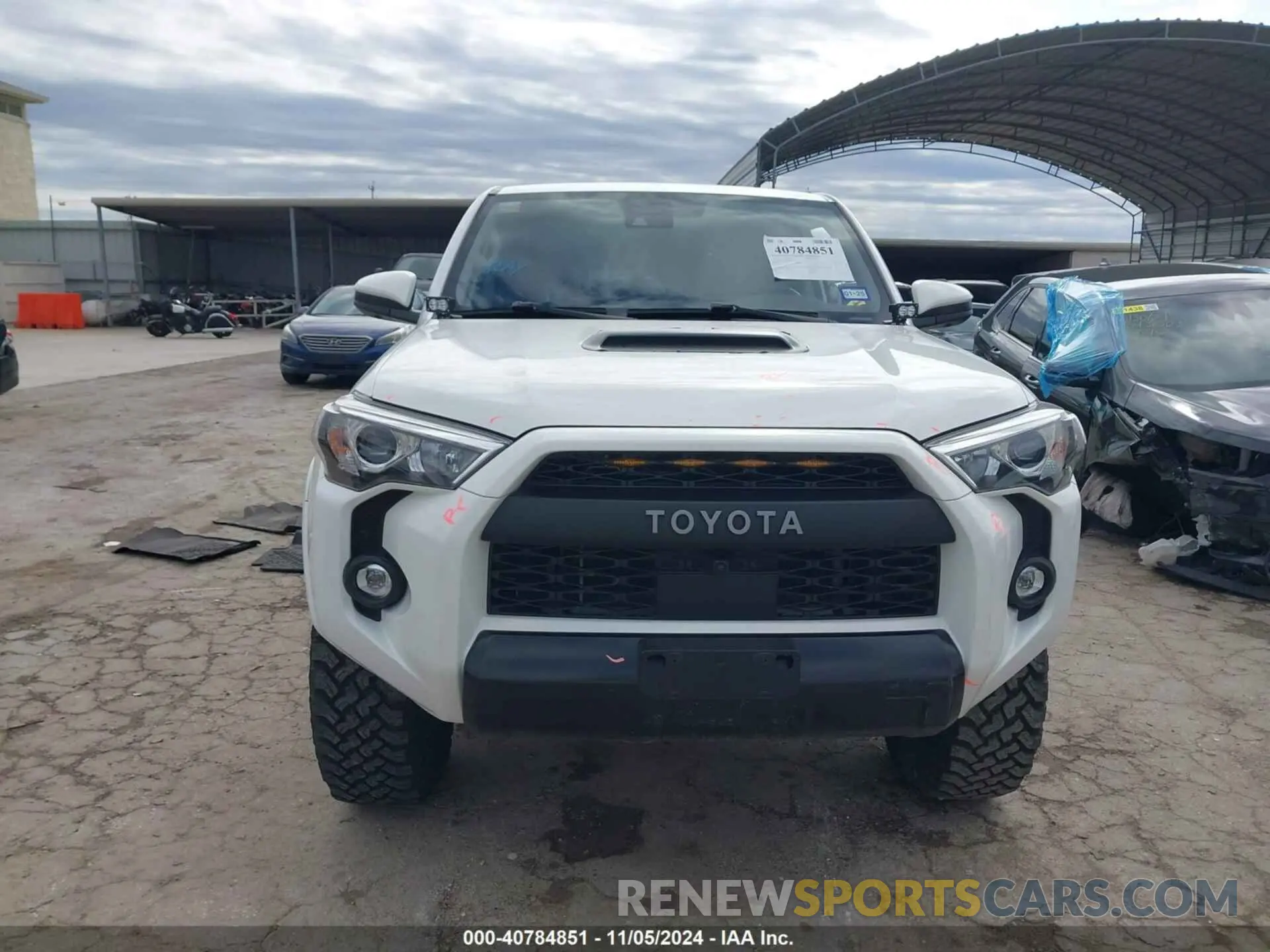 12 Photograph of a damaged car JTELU5JR6N6086622 TOYOTA 4RUNNER 2022